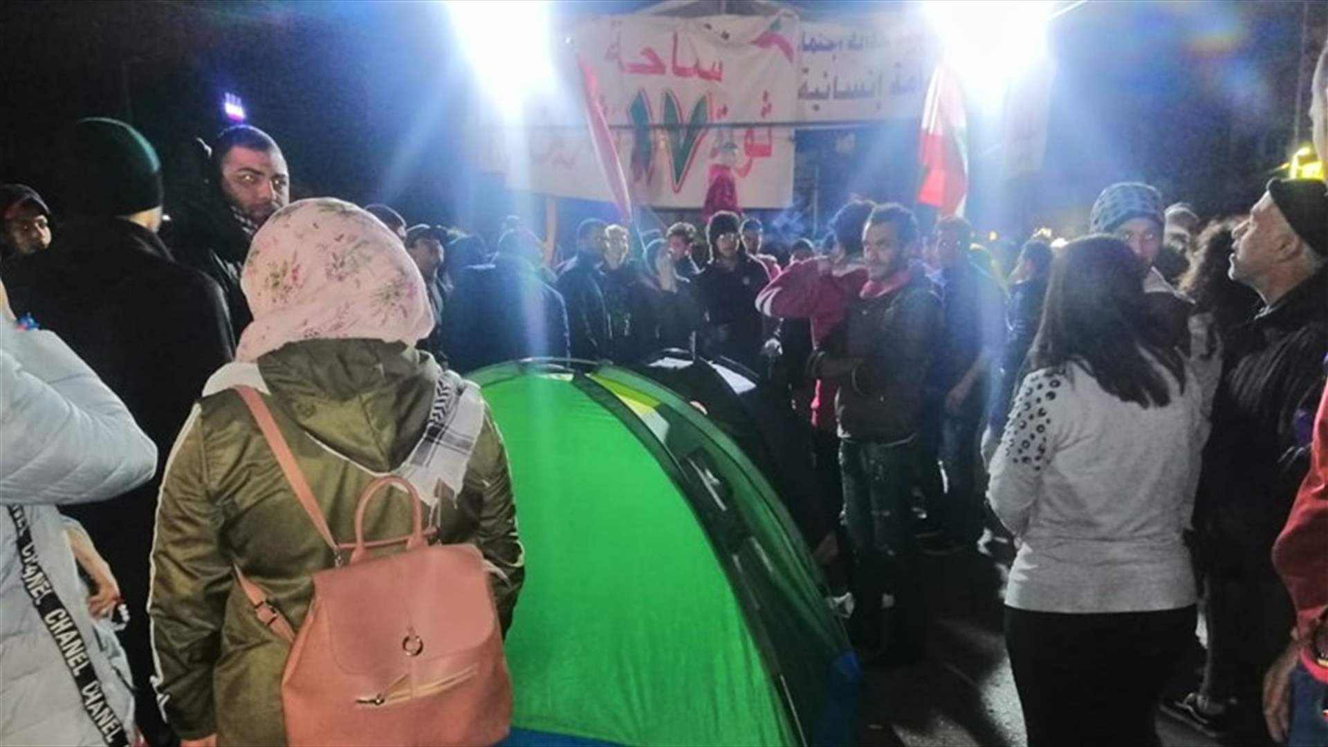 قطع طريق القياعة في صيدا... ونصب خيم في ساحة إيليا