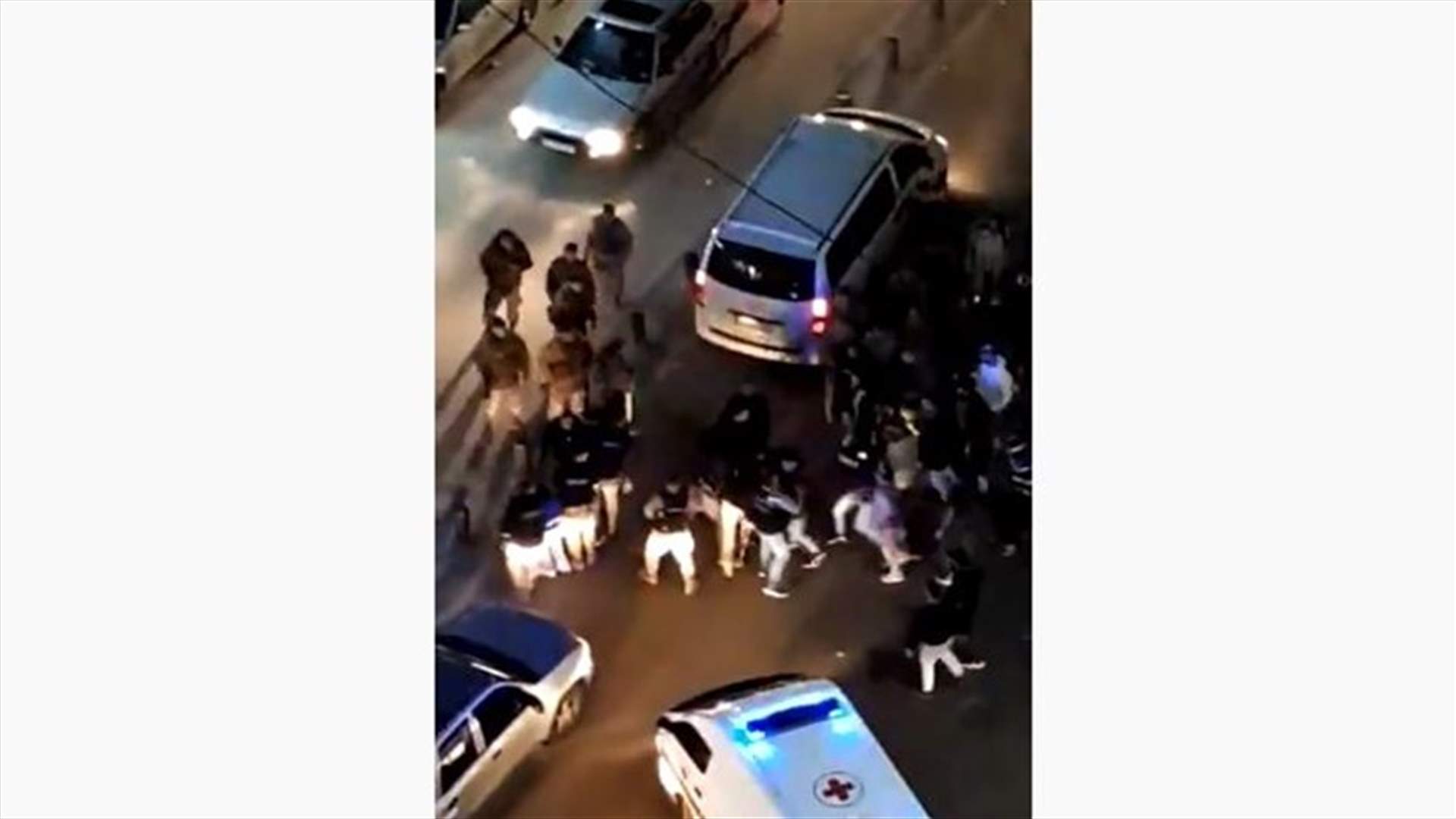 إشكال بين متظاهرين وعناصر من الجيش في شارع المصارف بصيدا... (فيديو)