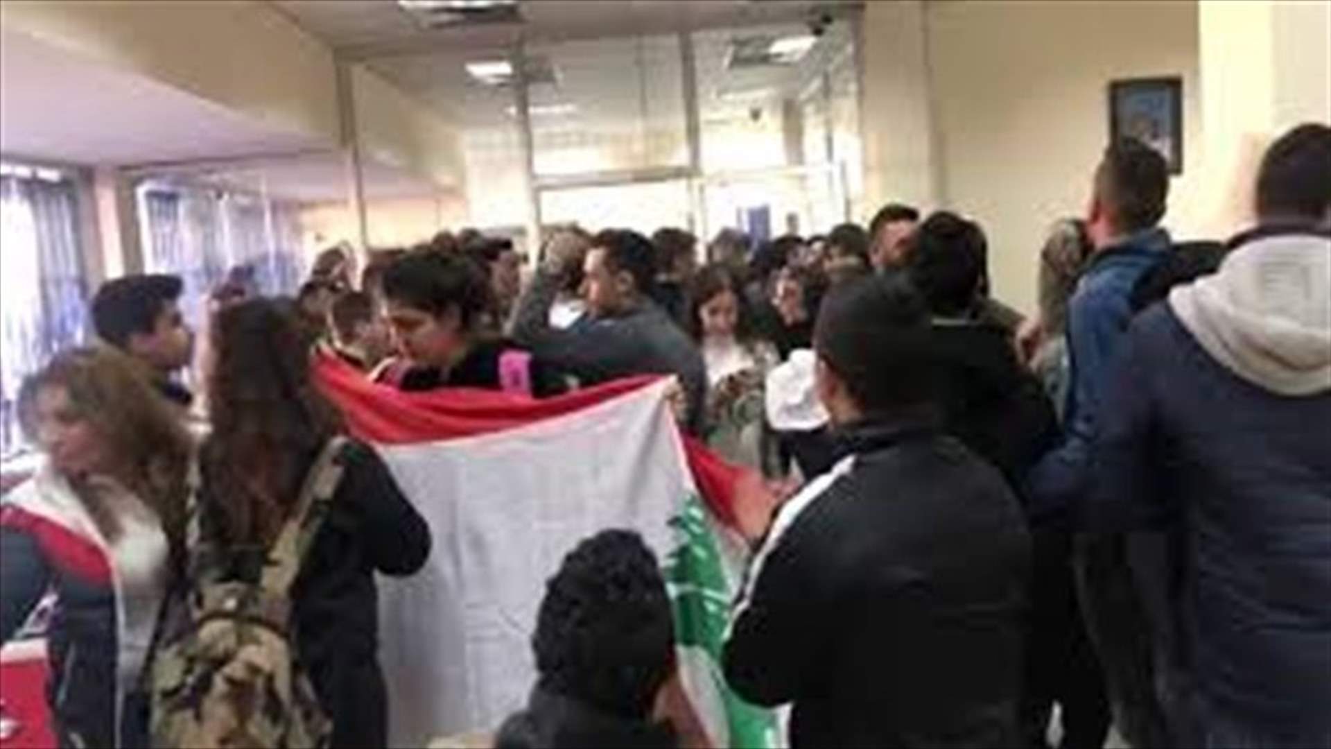 Demonstrators storm into Ogero office in Jbeil (Video)