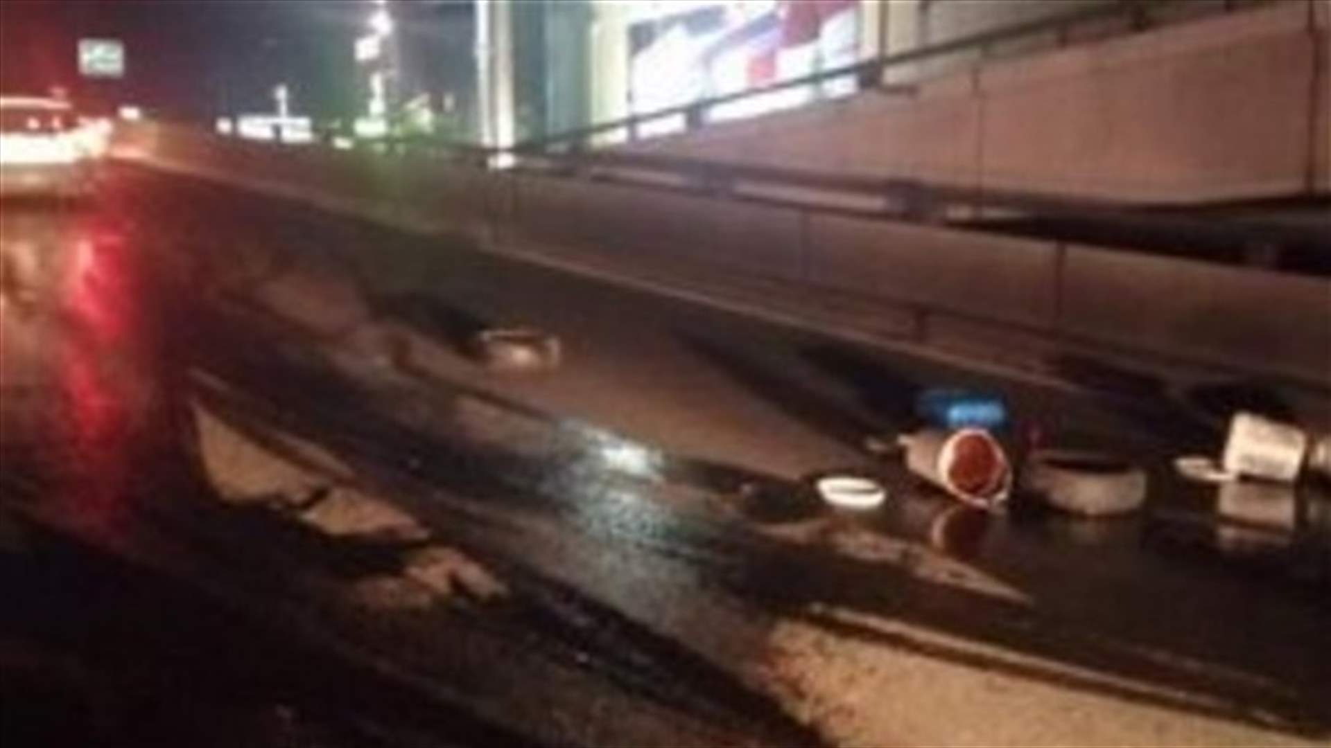 ما حقيقة إلقاء مادتي الزيت والمازوت على الجسر المقابل لمجمّع الـCITY MALL؟