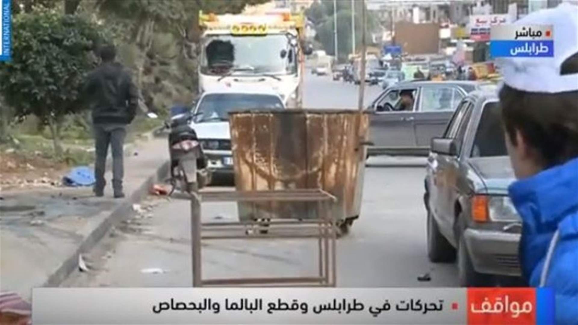 Roads blocked in Tripoli (Video)