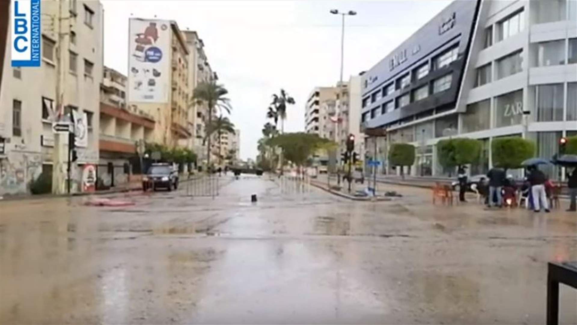 في ساحة ايليا - صيدا... إزالة خيم الاعتصام وقطع طرقات (فيديو)