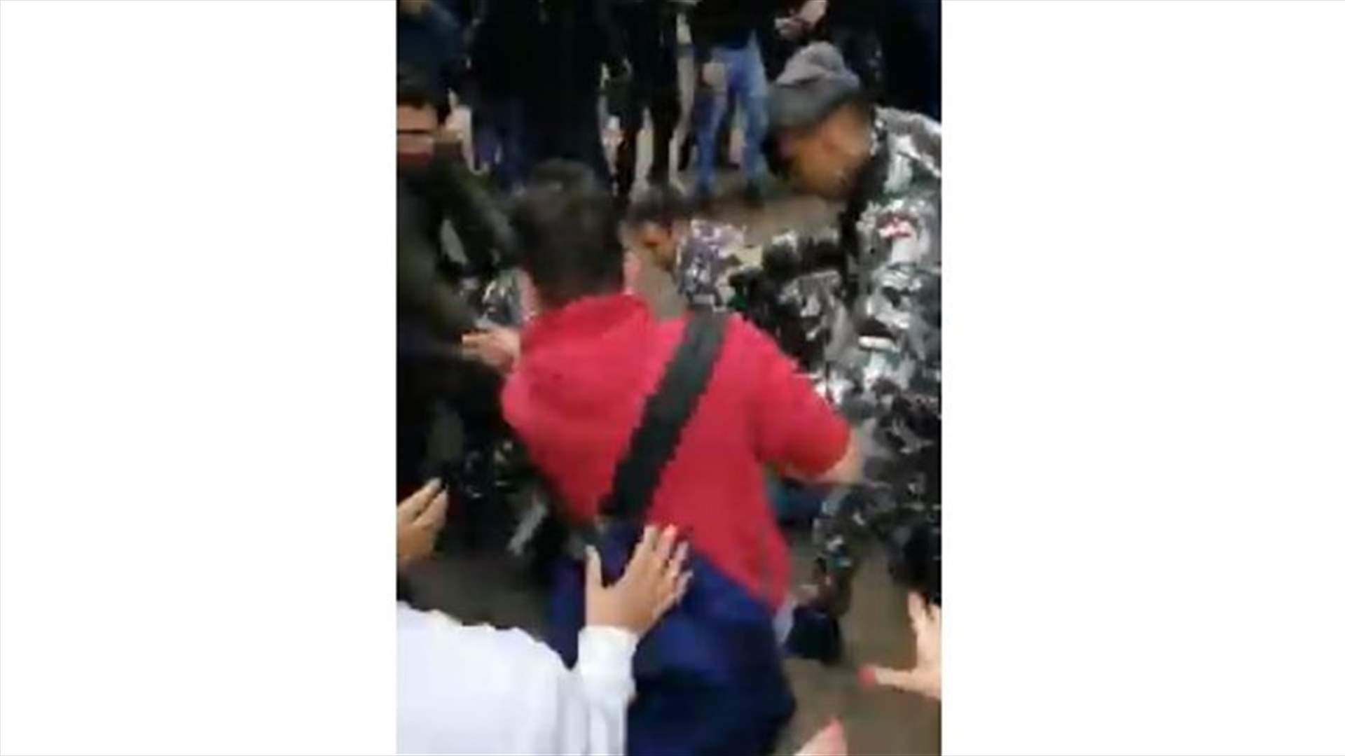 إشكال بين طلاب وعناصر قوى الأمن في جونيه... هذا ما حصل (فيديو)