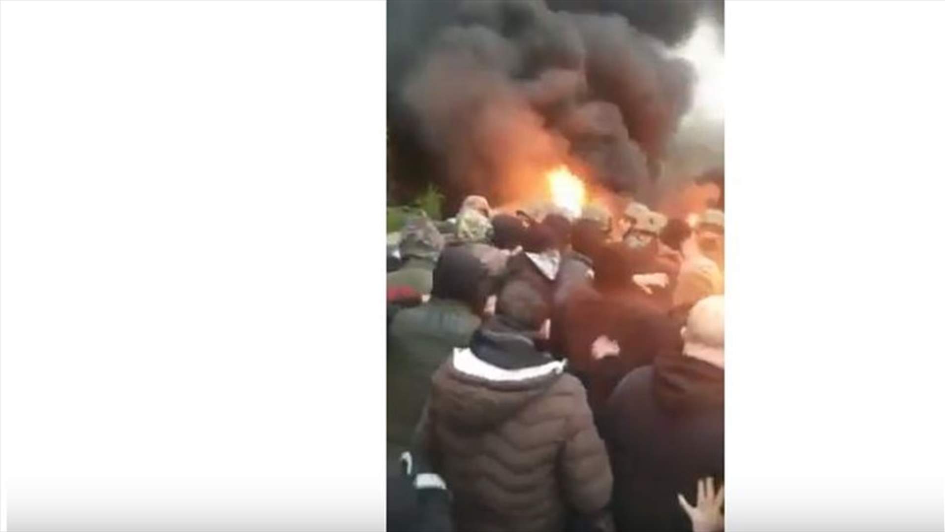 الجيش يعيد فتح اوتوستراد المتن السريع بعد مواجهة مع المحتجين (فيديو)