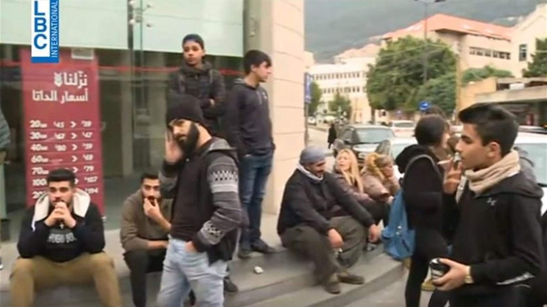Protesters hold sit-in outside Alfa store in Jounieh-[VIDEO]