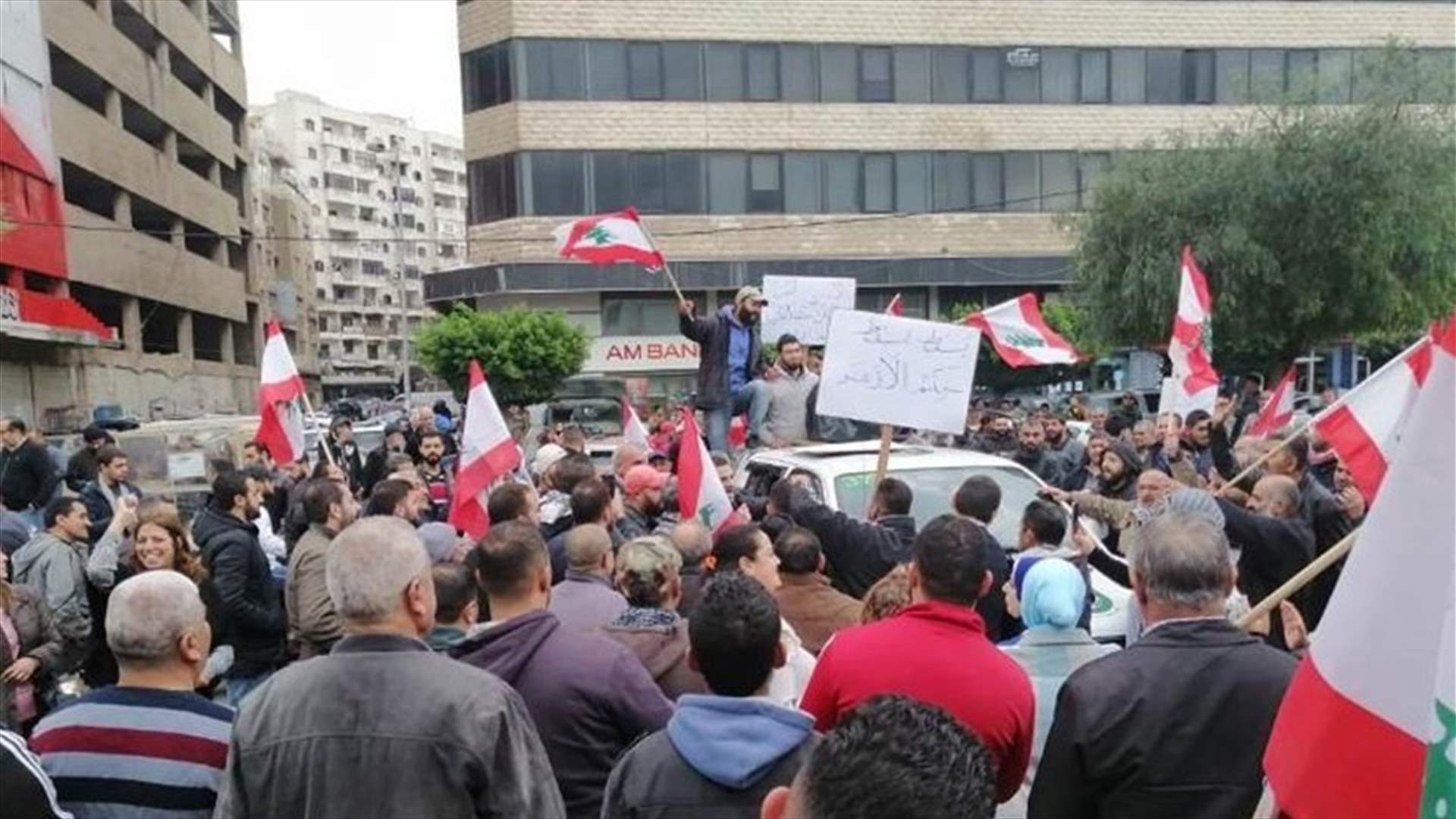 Sit-in held outside Tripoli Serail