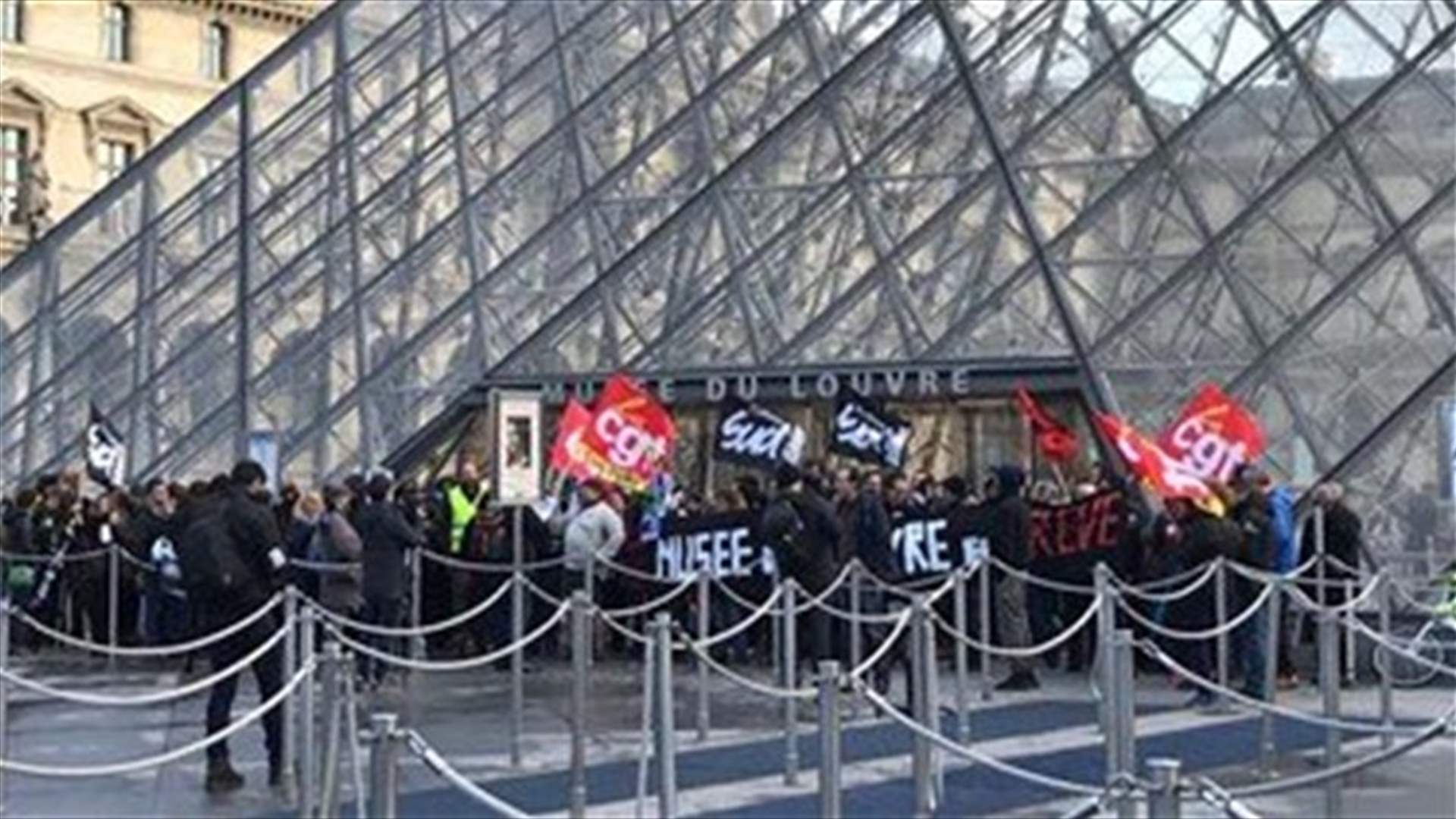 Art lovers face Louvre lock-out as staff join pension strike