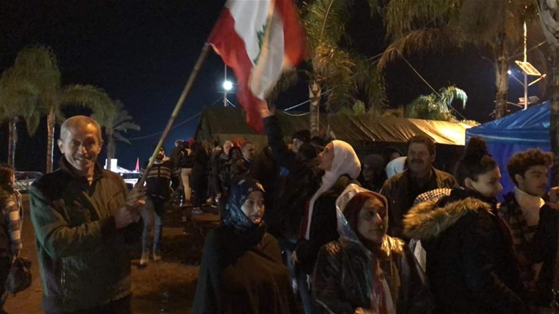مسيرة جابت شوارع صور وطالبت بمحاسبة المتلاعبين بالدولار