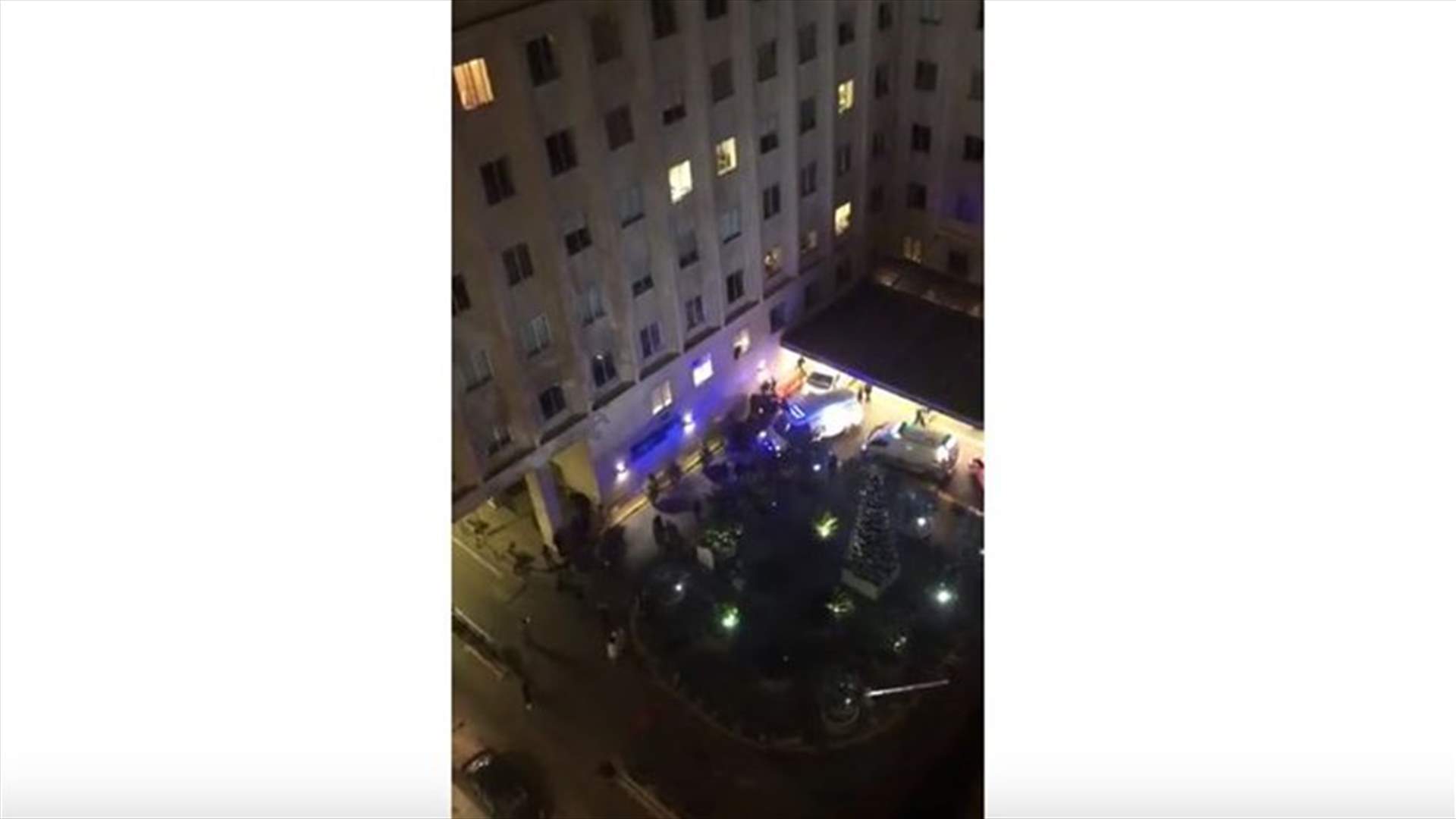 فيديو جديد للحظة الاعتداء على عناصر قوى الامن المصابين لدى نقلهم للمستشفى