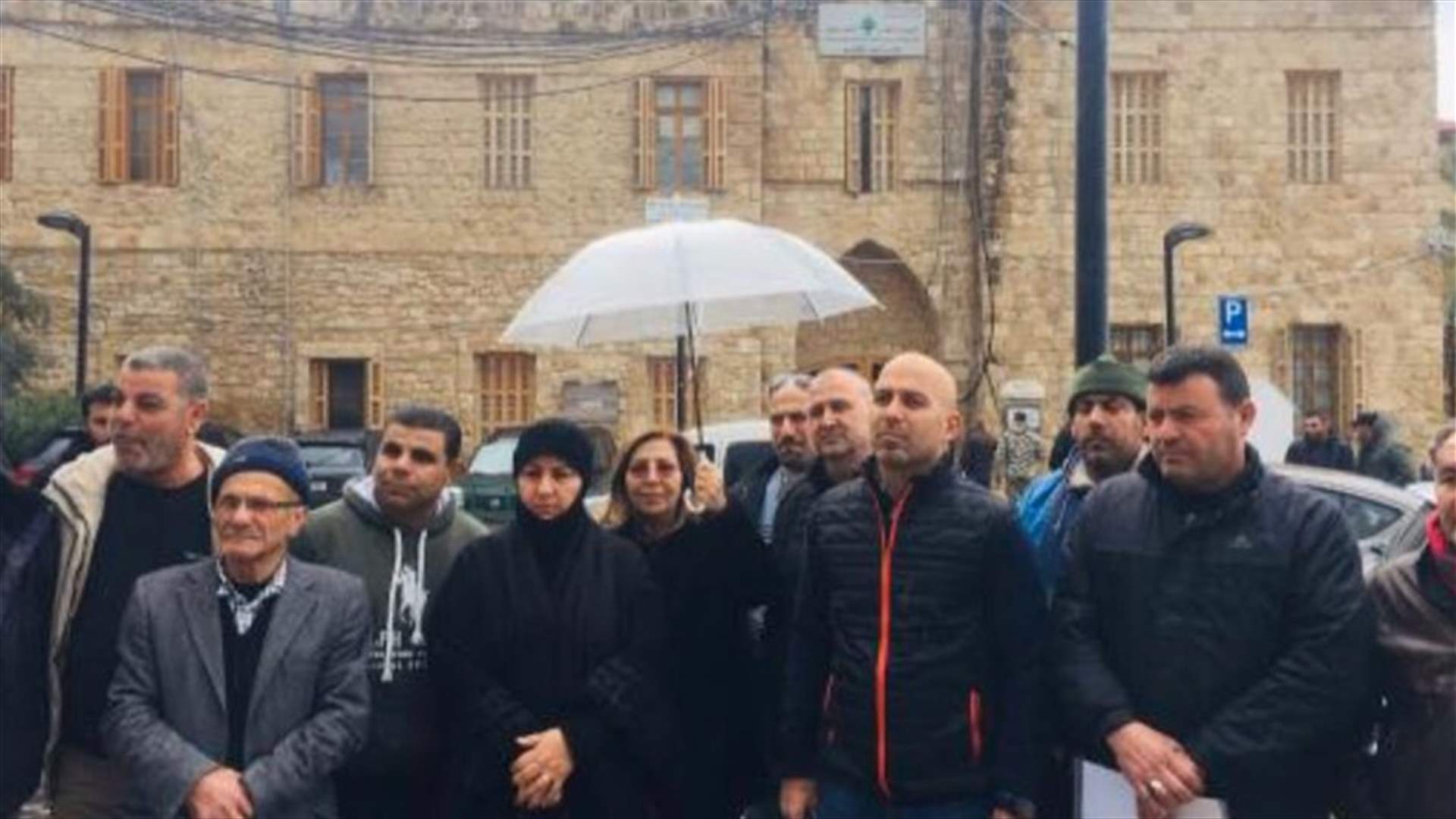 وقفة تضامنية للجنة العسكريين المتقاعدين في الجنوب مع زملائهم في الخدمة الفعلية