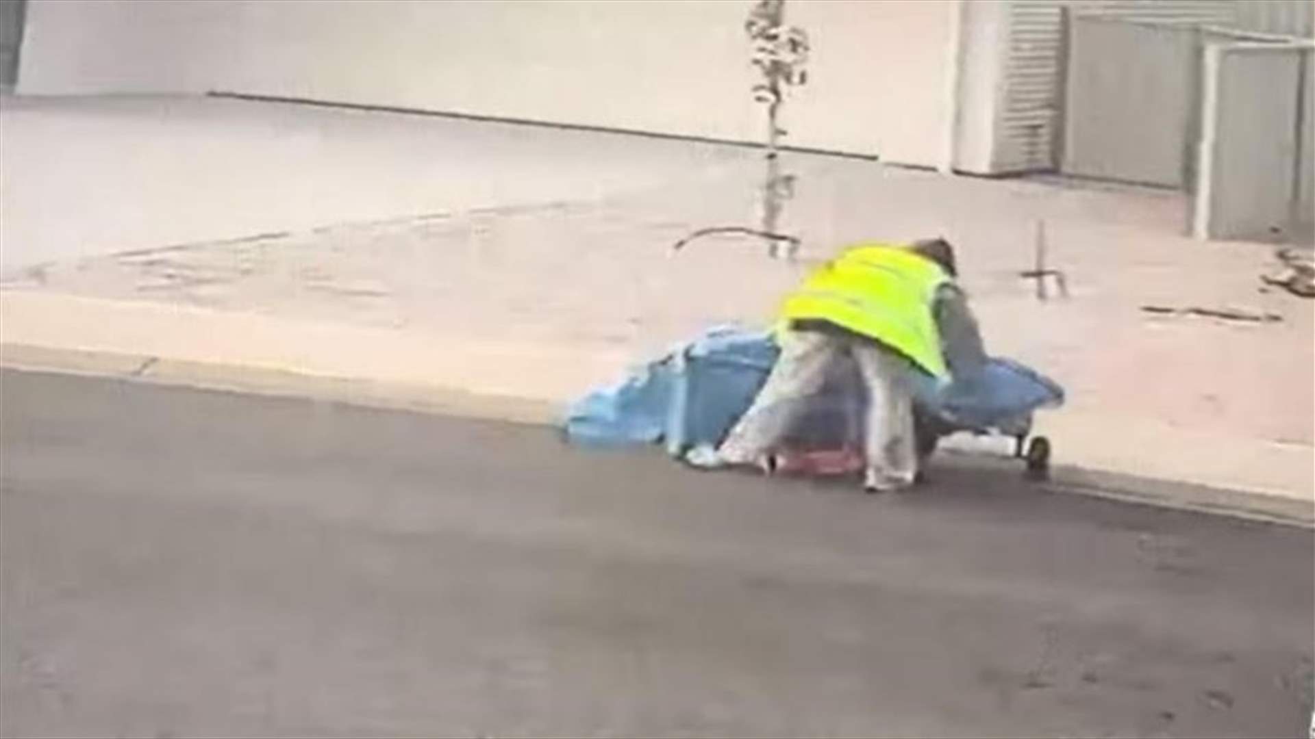 سرق غسالة... وفيديو وثّق كيف أوقعها في الشارع!