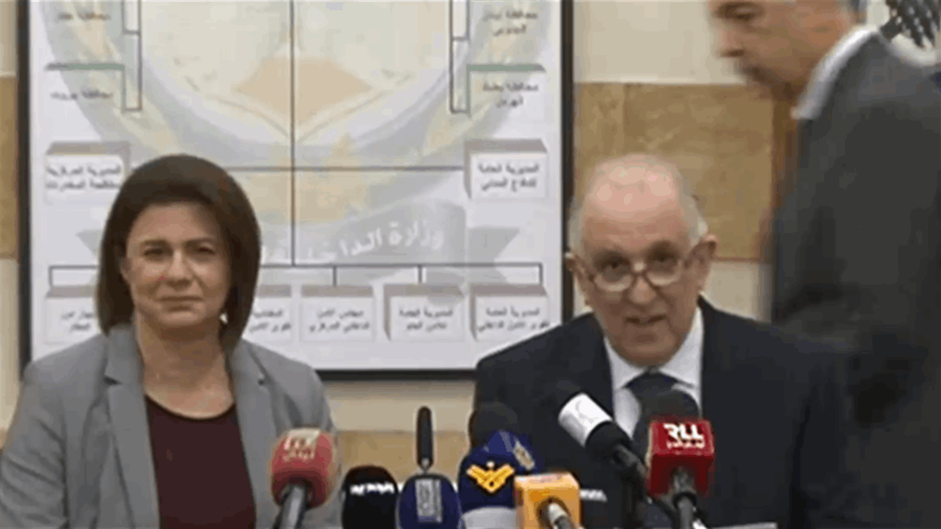 الحسن: تعامل الوزارة مع التحركات جنّب اراقة الدماء... فهمي: لن اسمح بالاعتداء على القوى الامنية