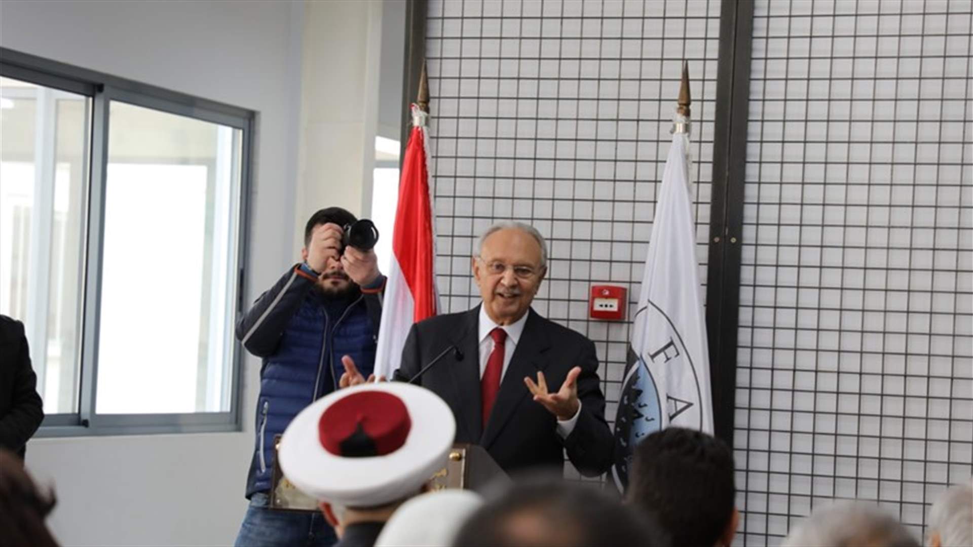 الصفدي خلال افتتاح مركز مؤسسة الصفدي الجديد: الحكومات المتعاقبة استغلت الناس بلقمة عيشهم