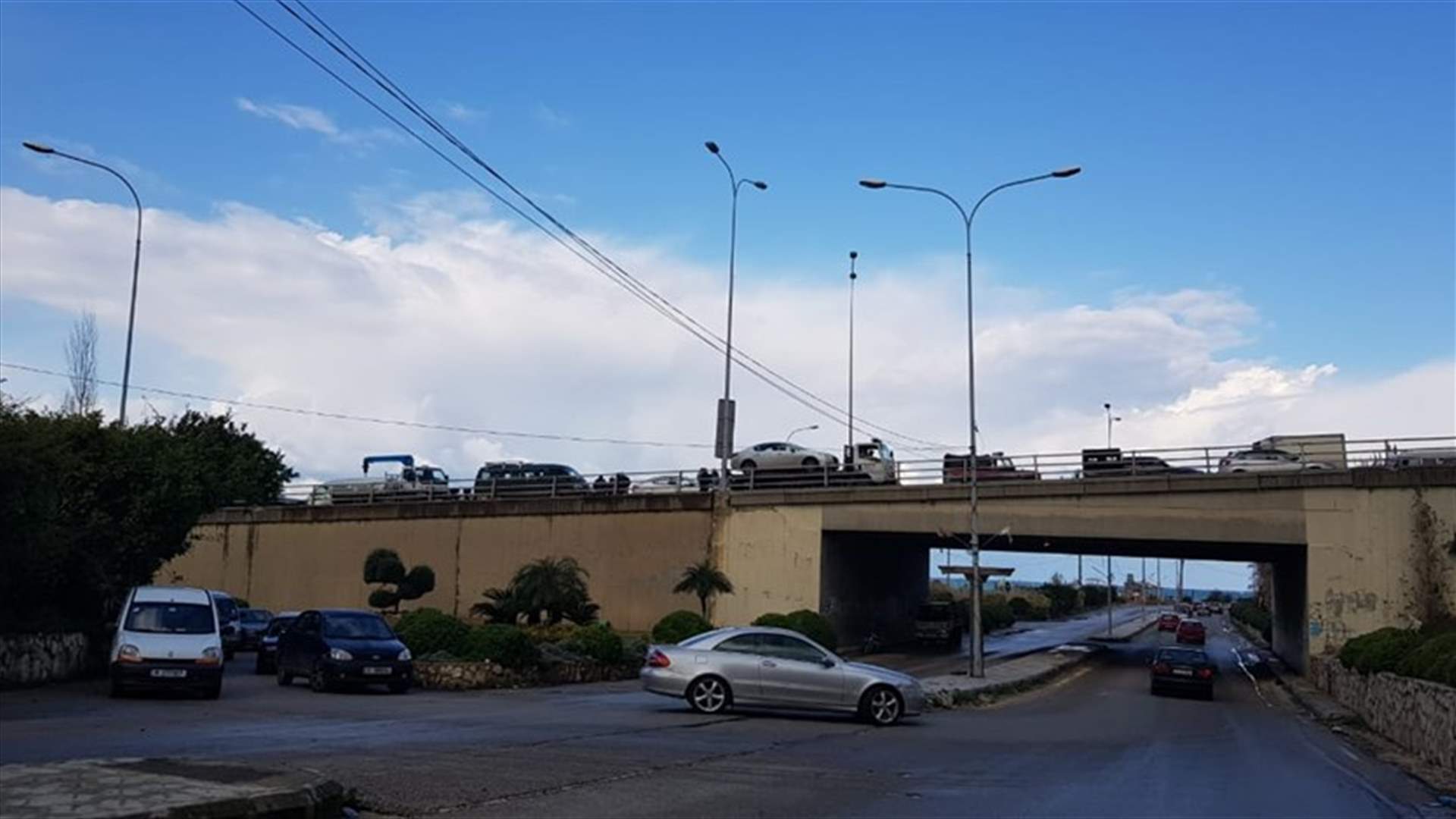 قتيل و3 جرحى بحادث سير على جسر الاولي باتجاه بيروت (صور)