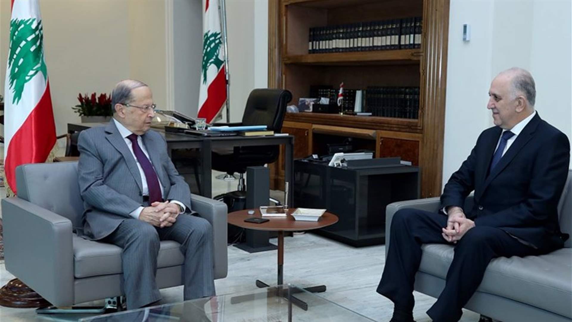 عون عرض الاوضاع الامنية مع وزير الداخلية محمد فهمي