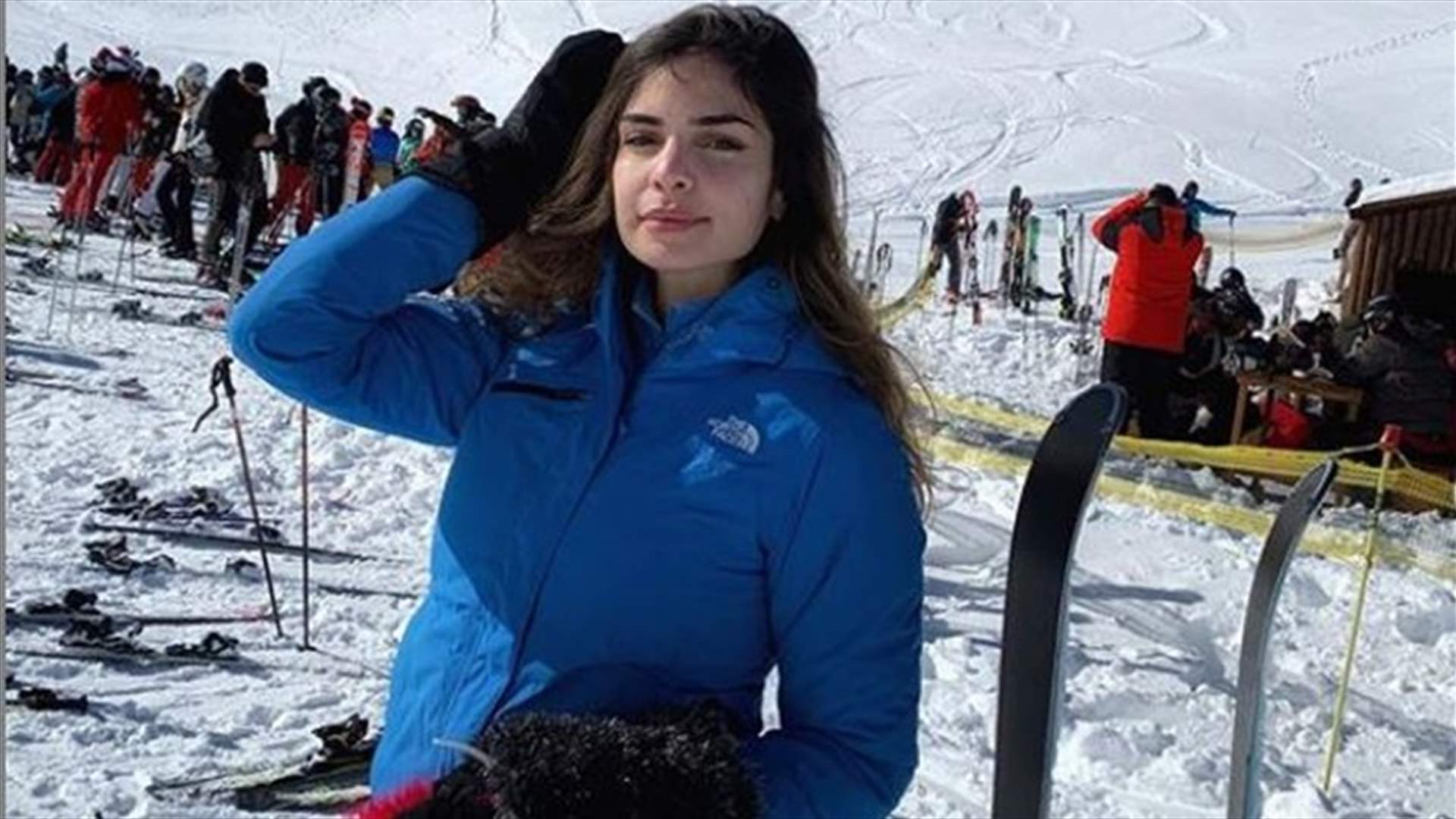 ريتا حايك تستعرض مهارتها في التزلج على جبال لبنان (فيديو)