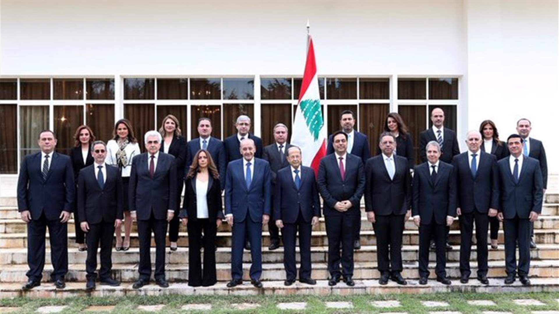 فريق "14 آذار" غير متفائل بقدرة الحكومة على معالجة الأزمات (الشرق الأوسط)