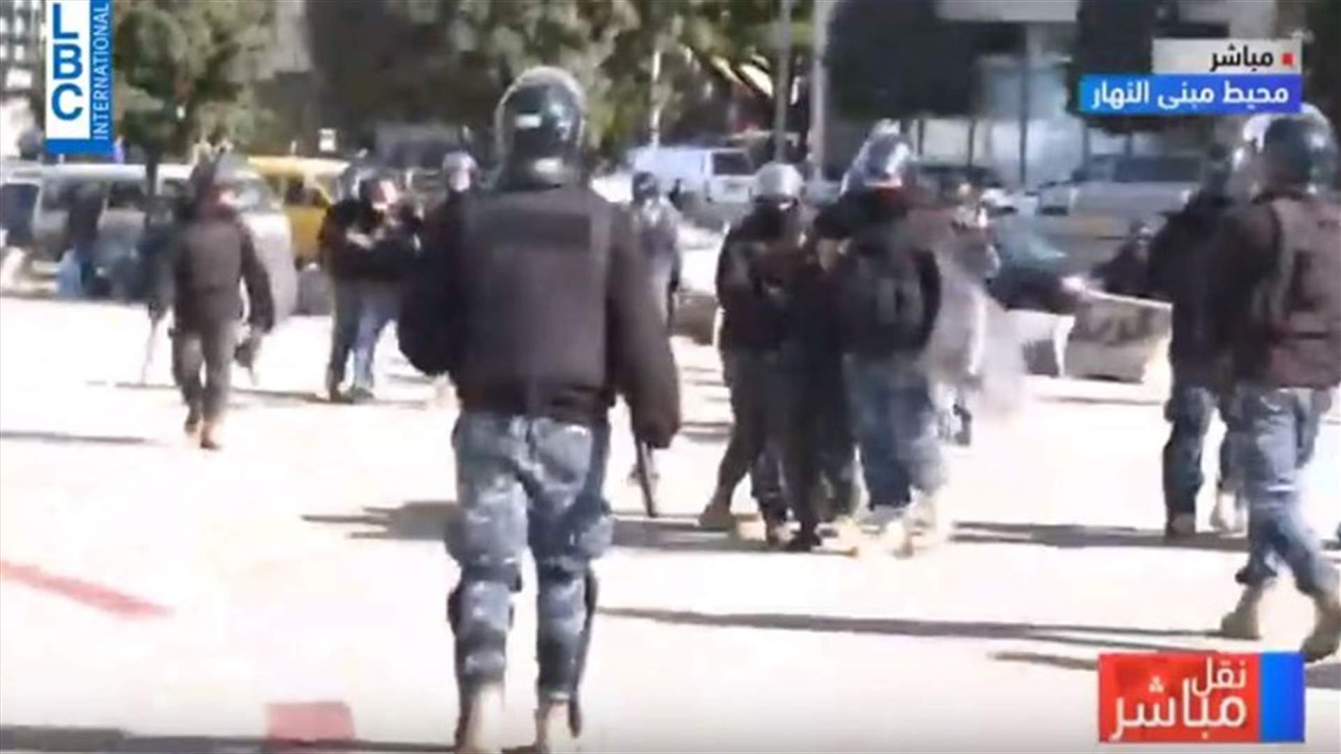 قوى الأمن تطارد المتظاهرين قرب مبنى "النهار" وتوقف عددا منهم (فيديو)