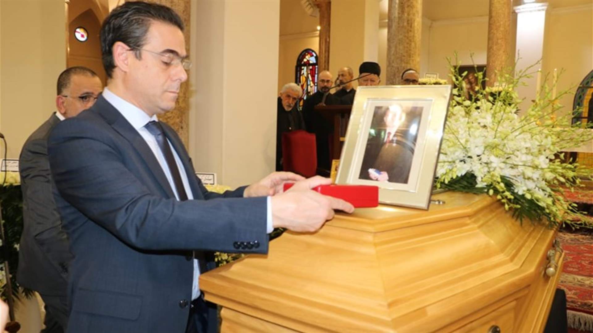 رئيس الجمهورية منح رشيد الجلخ وسام الاستحقاق اللبناني الفضي ذو السعف في يوم وداعه