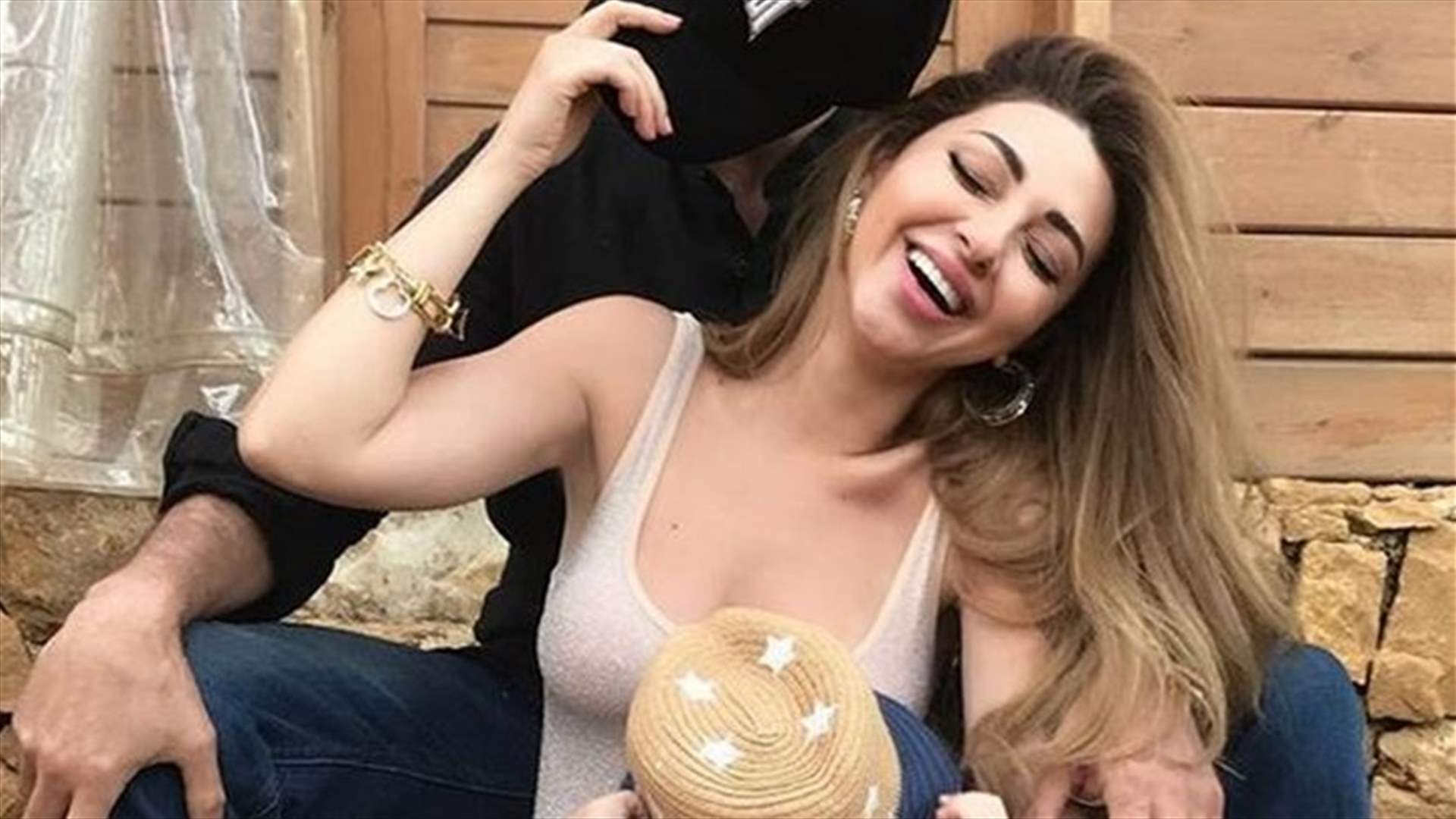 ظهور نادر لزوج ميريام فارس في عيد ميلاد ابنهما... طبع قبلة على خدها (فيديو)