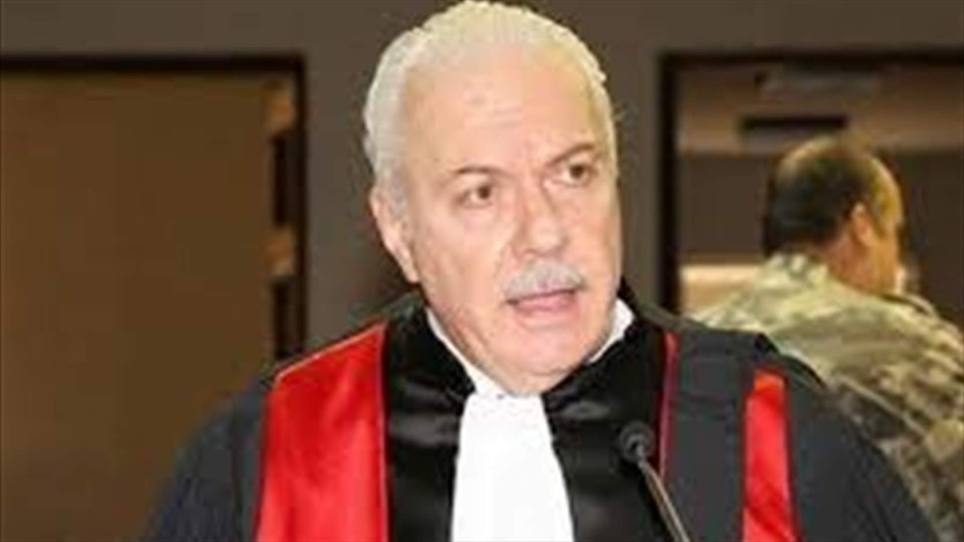 عويدات يكشف لـ"الشرق الأوسط" عن تحويل 2.3 مليار دولار إلى مصارف سويسرية