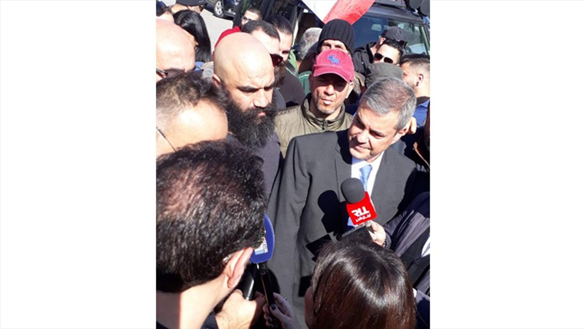 الناشط طوني خوري بعد التحقيق معه : "الثورة بعد ما بلّشت وينطرونا مظبوط في نهار الثقة" (فيديو)