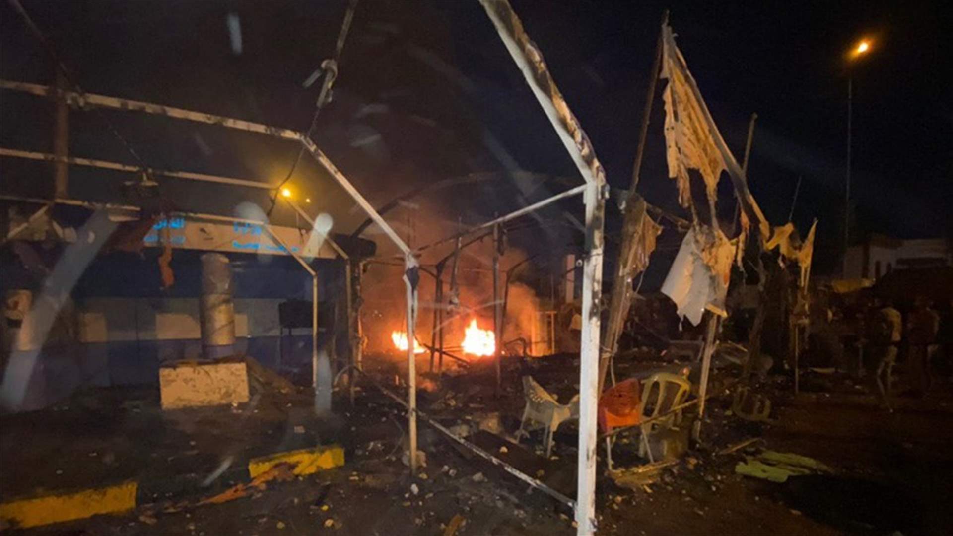 أنصار مقتدى الصدر يجتاحون مخيما لمحتجين مناهضين للحكومة في النجف... وسقوط قتلى وعشرات الجرحى