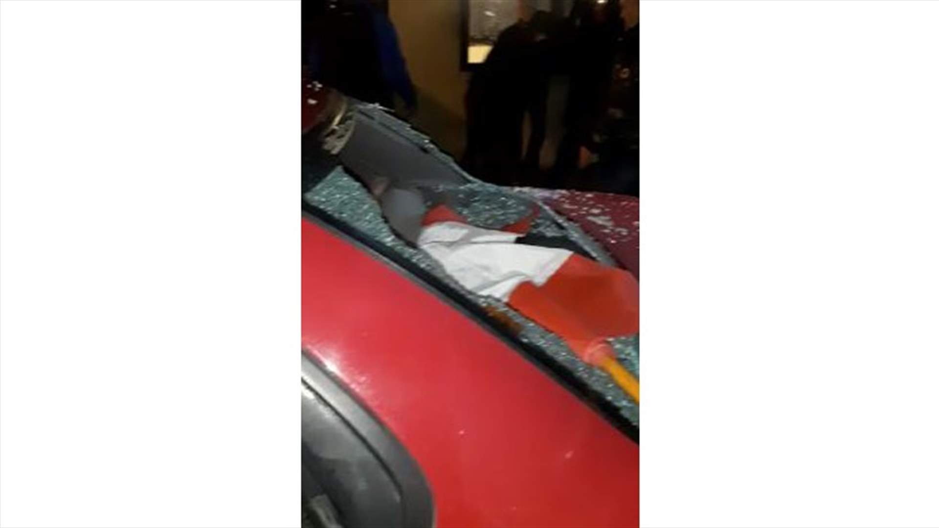اشكال بين مؤيدين للنائب زياد أسود وعدد من المحتجين في المعاملتين...