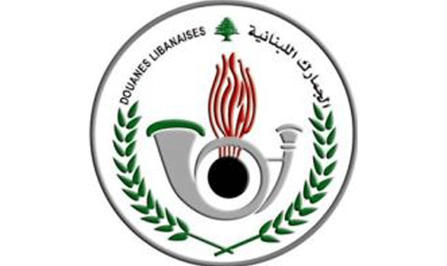 ضابطة صيدا أوقفت فانا محملا بألبسة مهربة