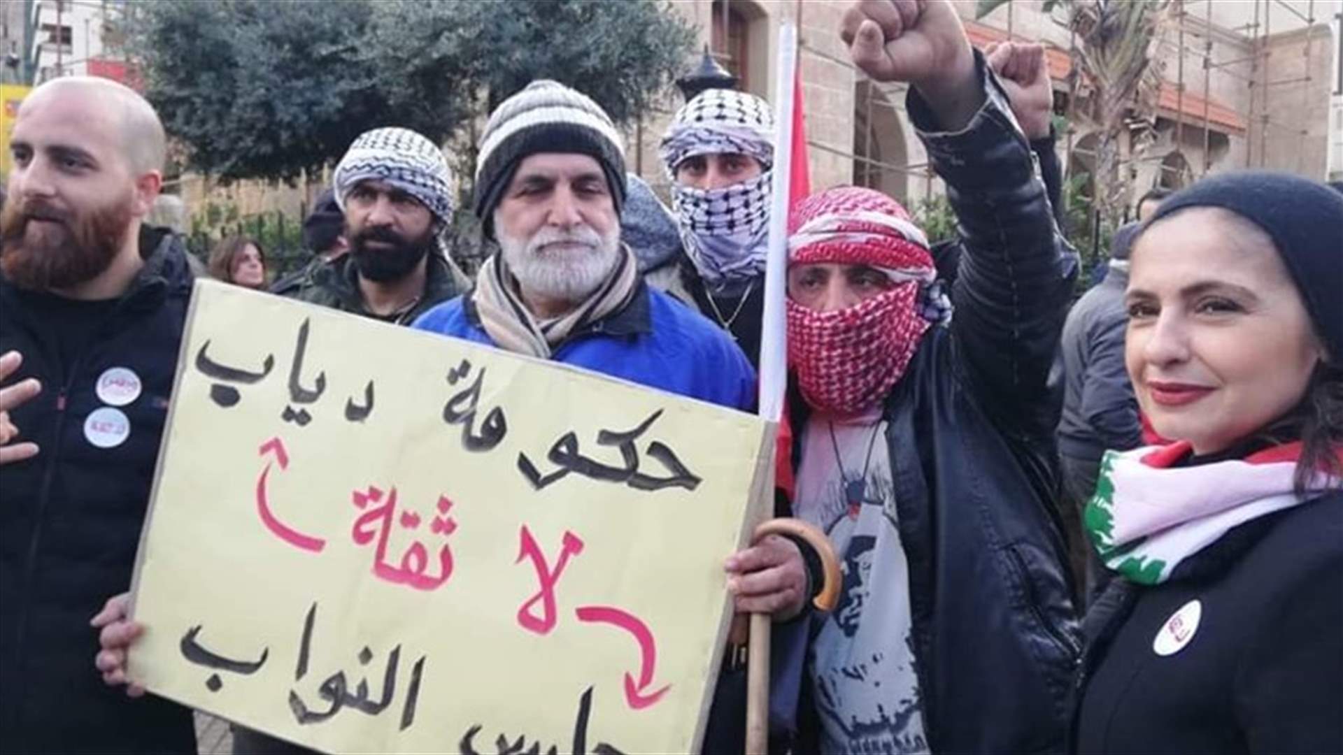 محتجون تجمعوا أمام وزارة الداخلية قبل توجههم الى مجلس النواب (فيديو)
