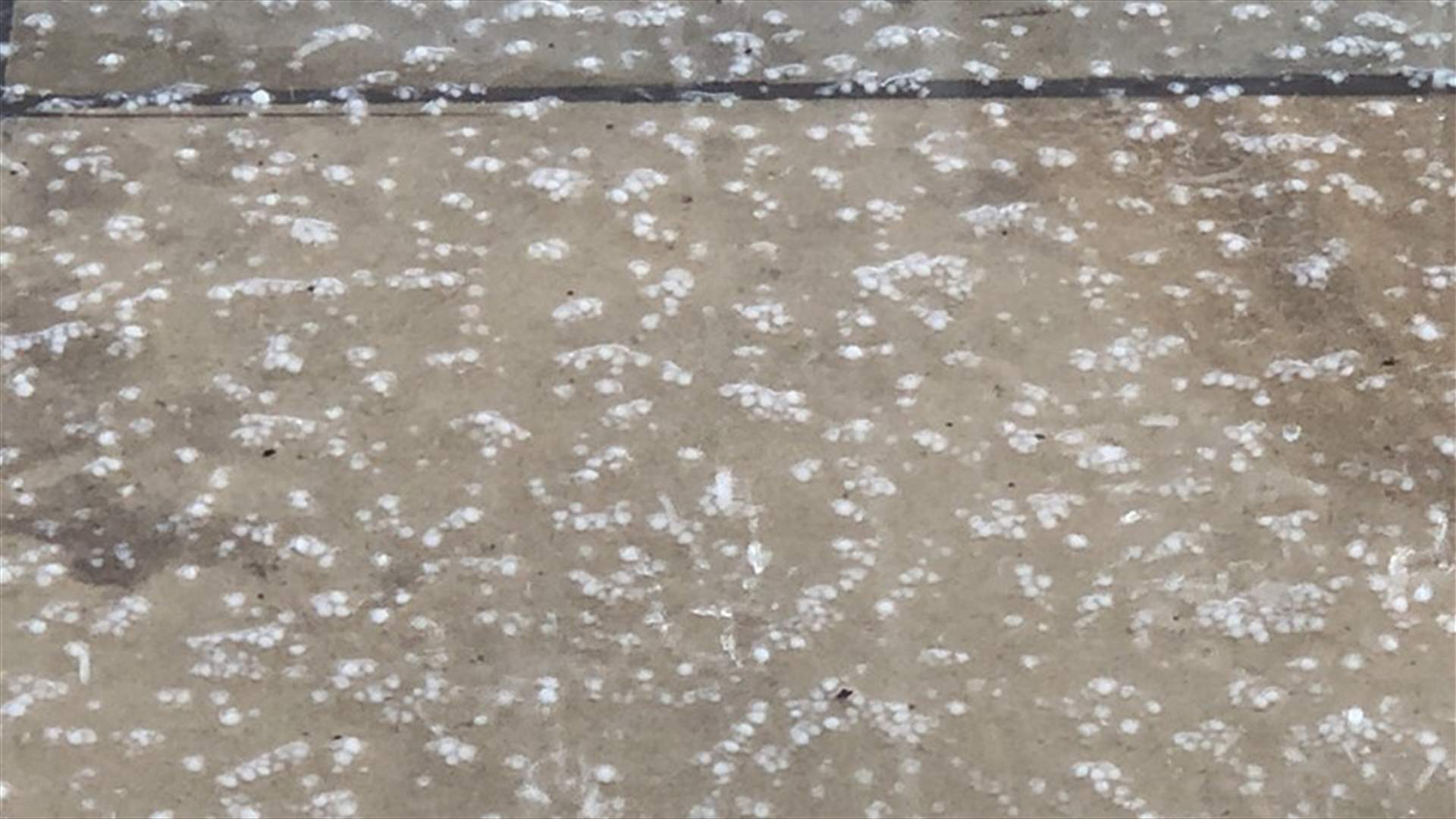 تساقط حبات من البرد على صور ومنطقتها (صورة)