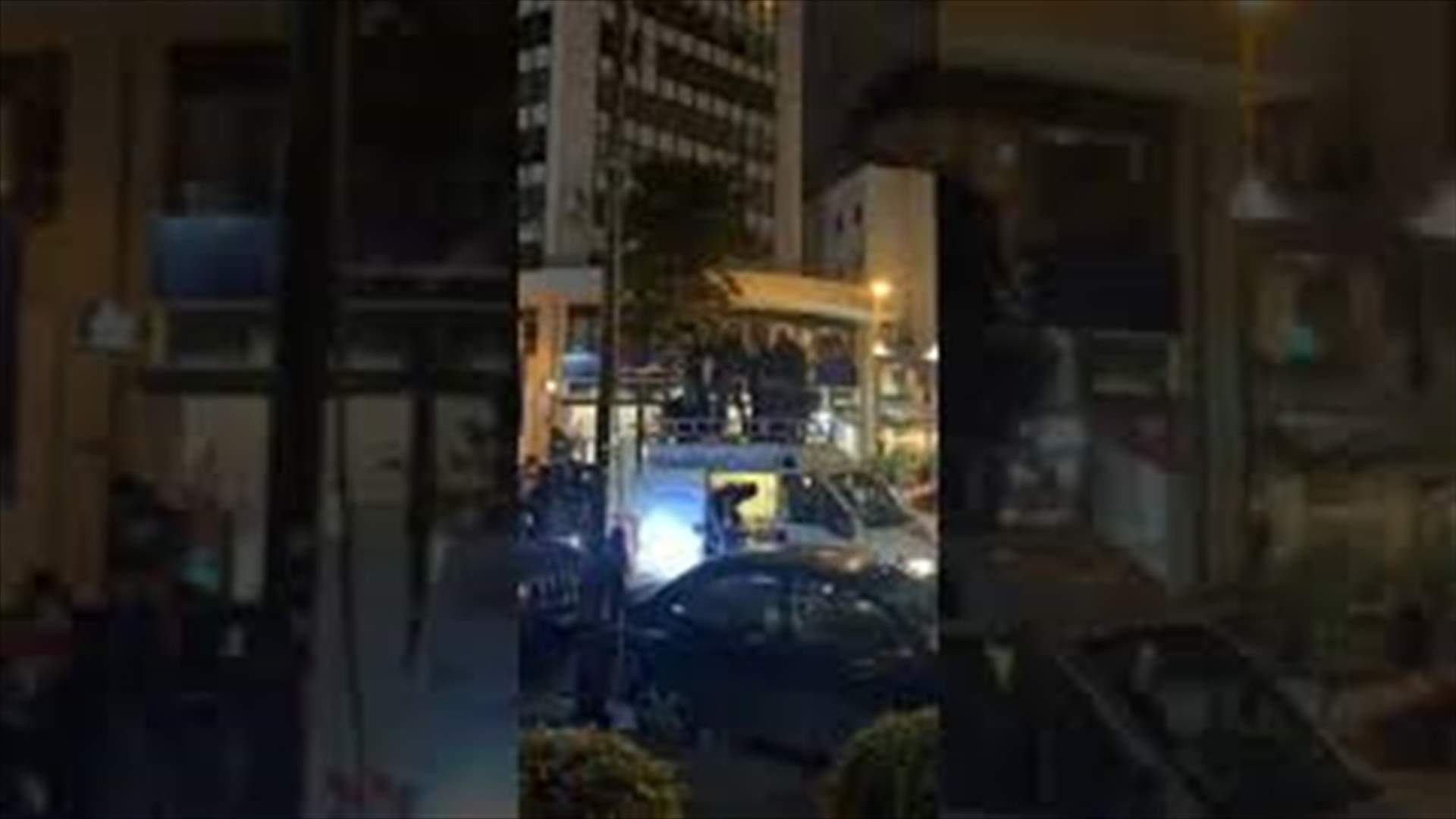 مواكب سيارة في ساحة ساسين بالأشرفية (فيديو)