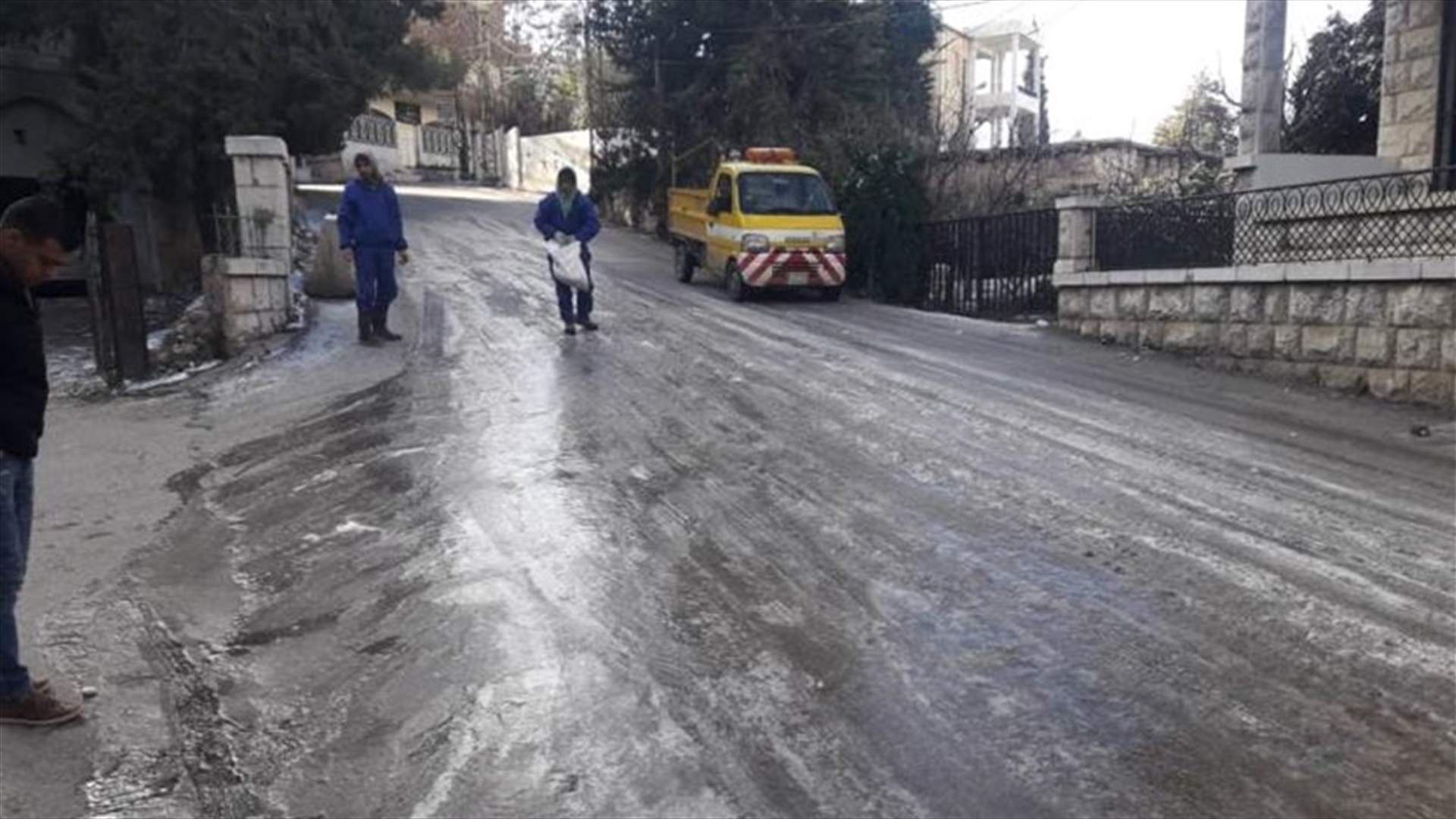 إقفال مدارس وأضرار في المزروعات في بعلبك بسبب تشكل طبقات من الجليد (صورة)