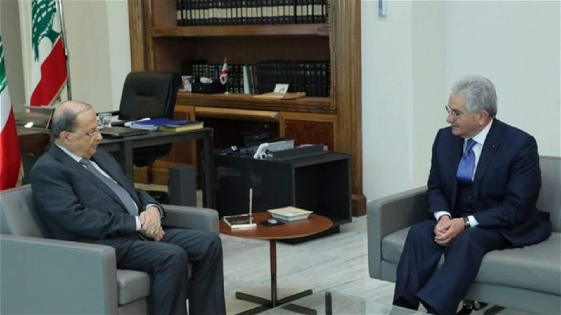 عون عرض شؤونا مصرفية مع صفير