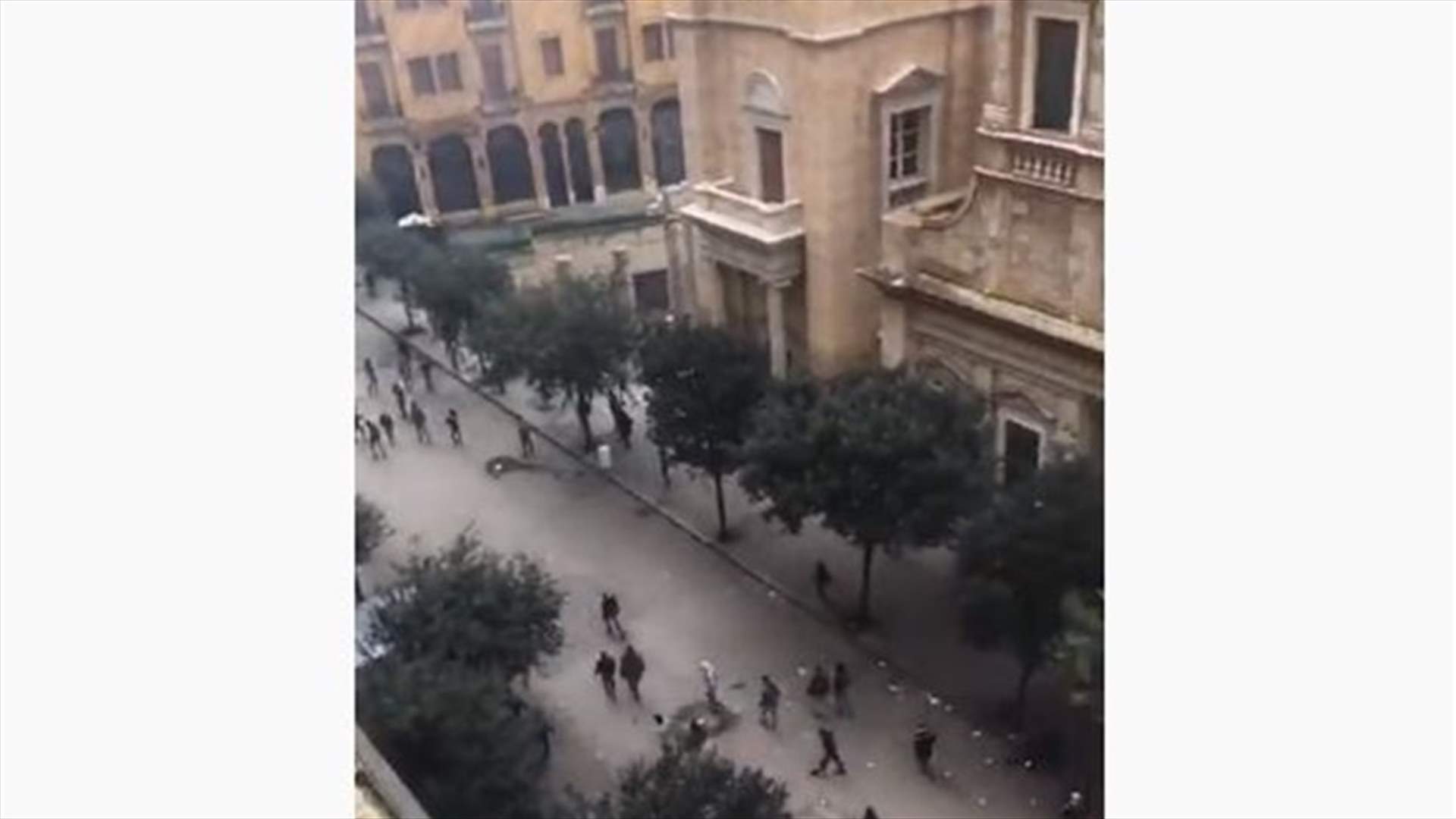 قنابل مسيلة للدموع في محيط مبنى اللعازارية ومتظاهرون يرددون &quot;لا ثقة بالحكومة&quot; (فيديوهات)