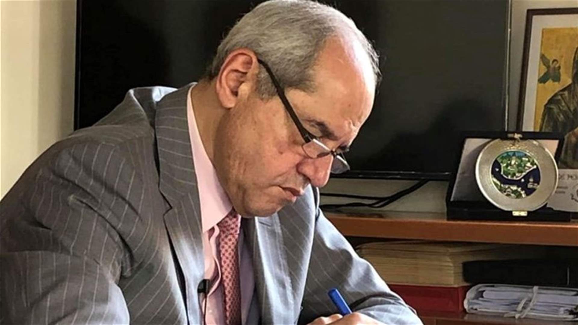 ملحم خلف يستقبل وفداً من عائلة الشهيد علاء أبو فخر