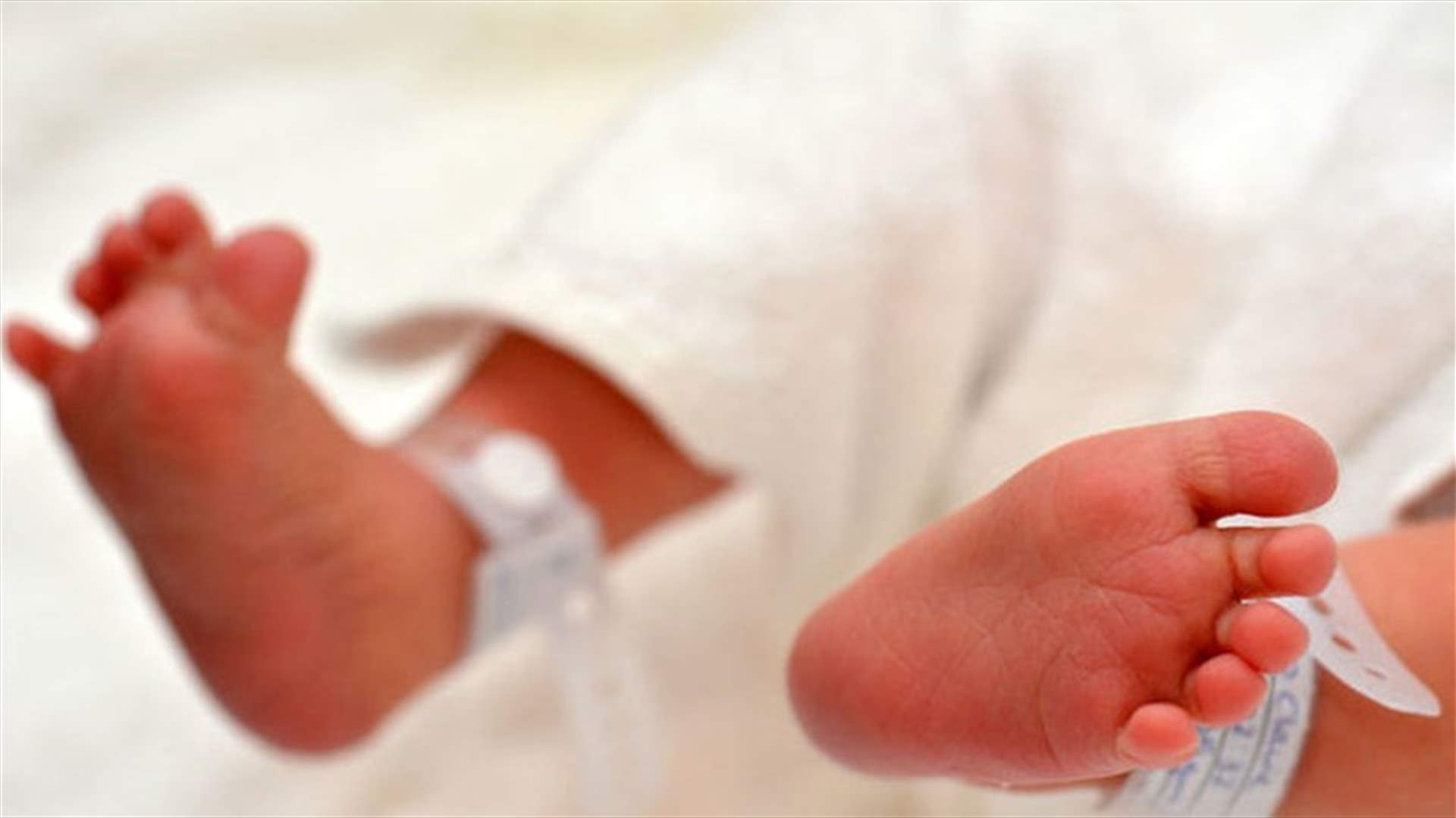 بعد 20 عاماً... العثور على شابين اختطفا عند ولادتهما
