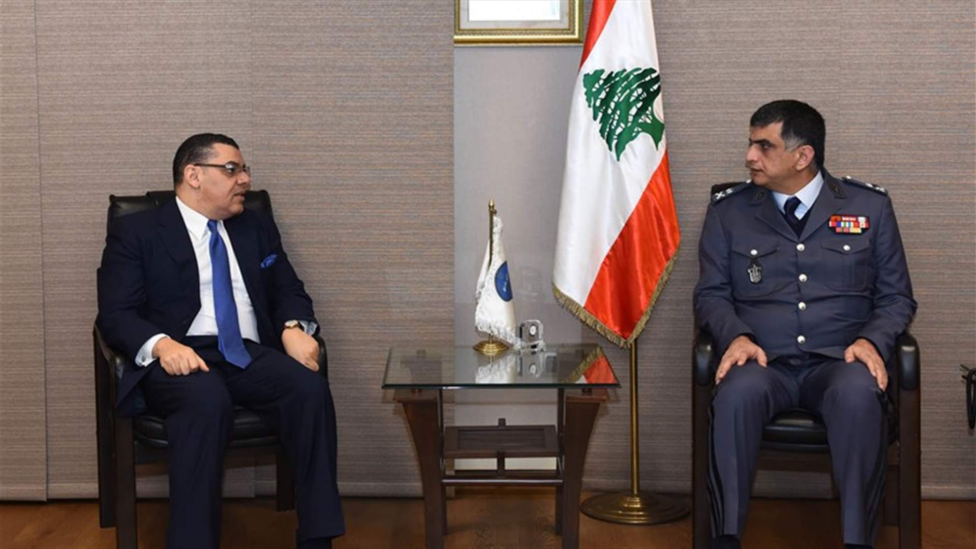 اللواء عثمان عرض للاوضاع مع السفير المصري