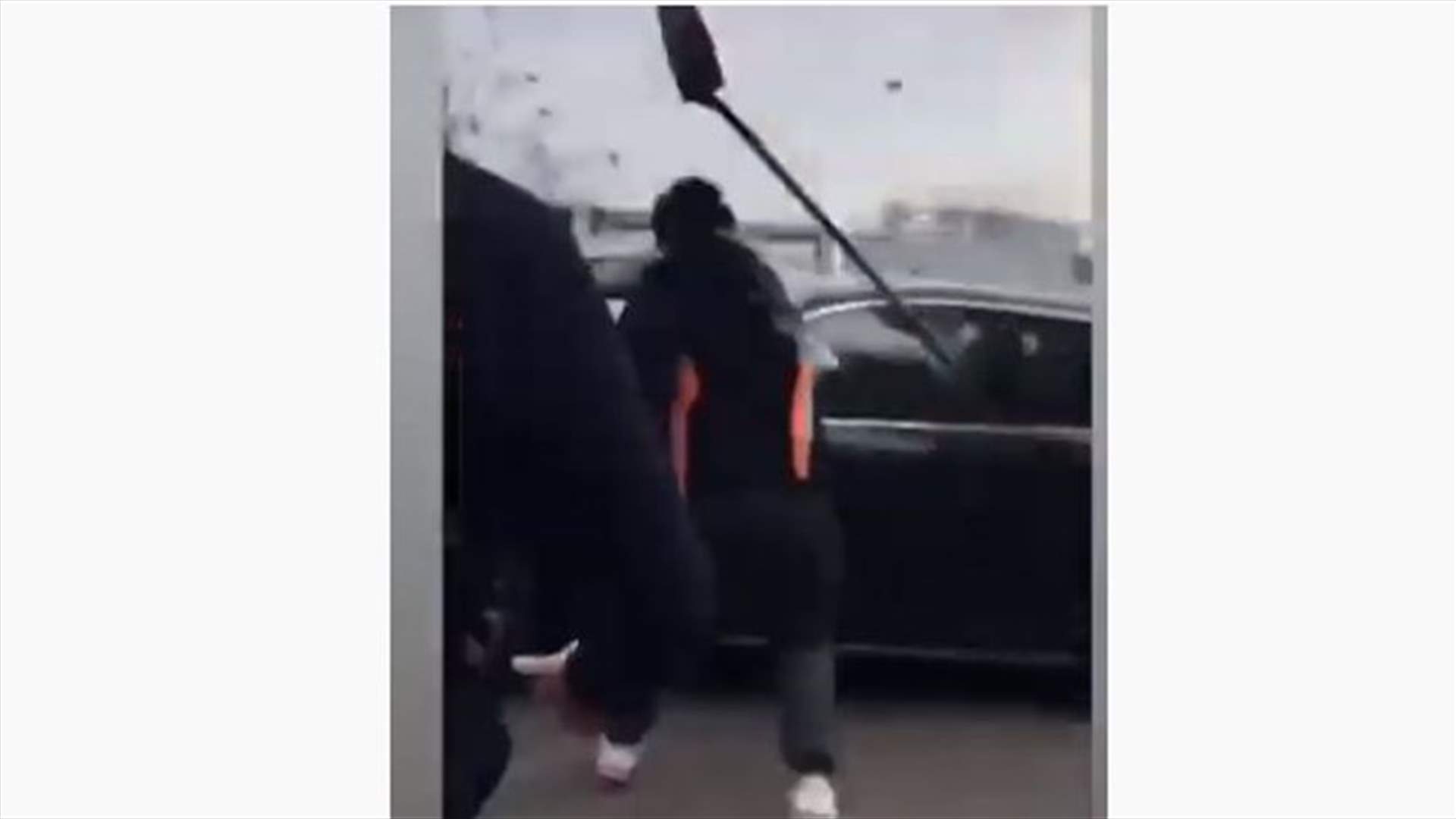 توقيف شاب ضرب سيارة احد النواب بالـ"رفش"
