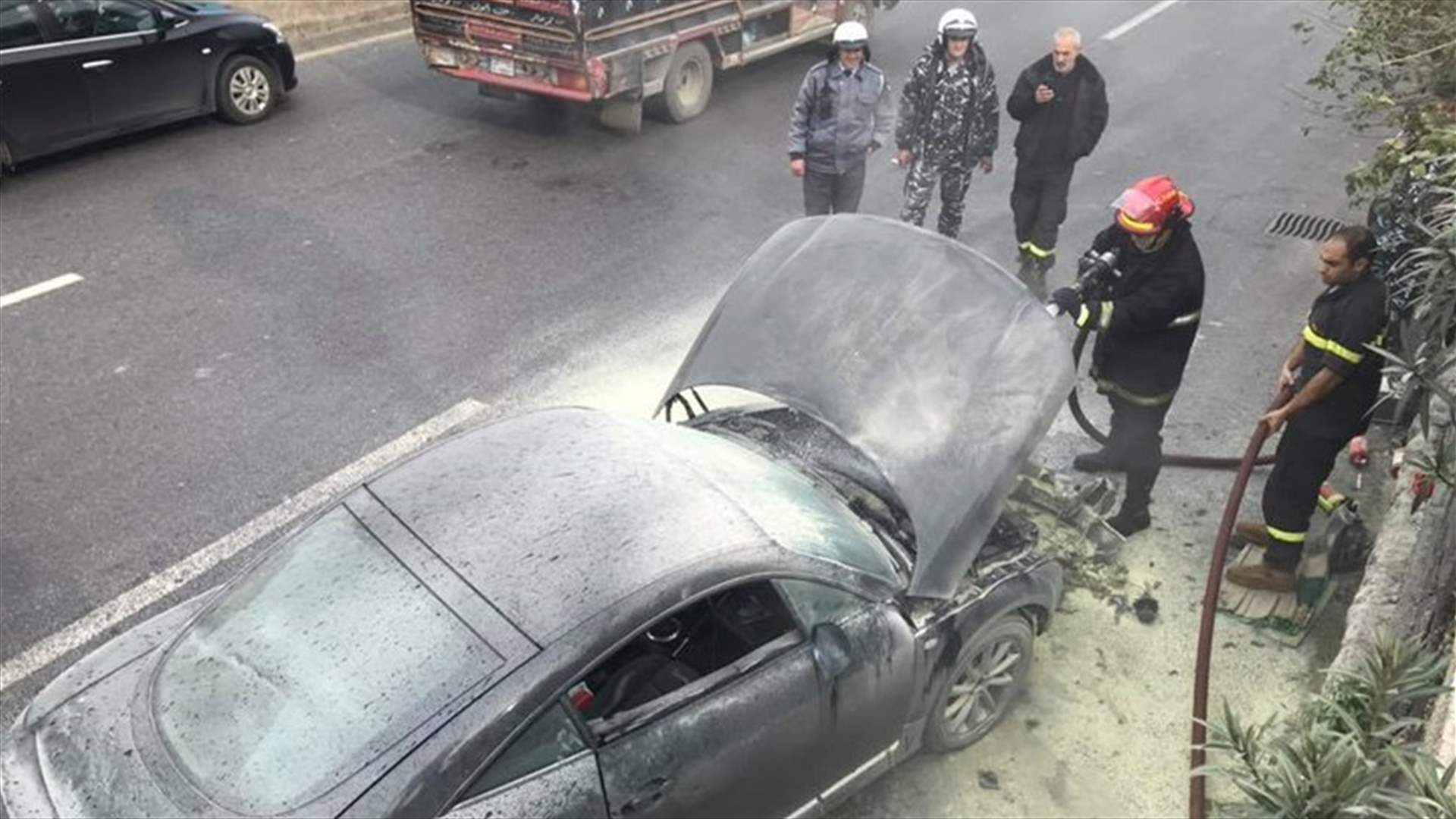 حريق داخل سيارة في الزوق