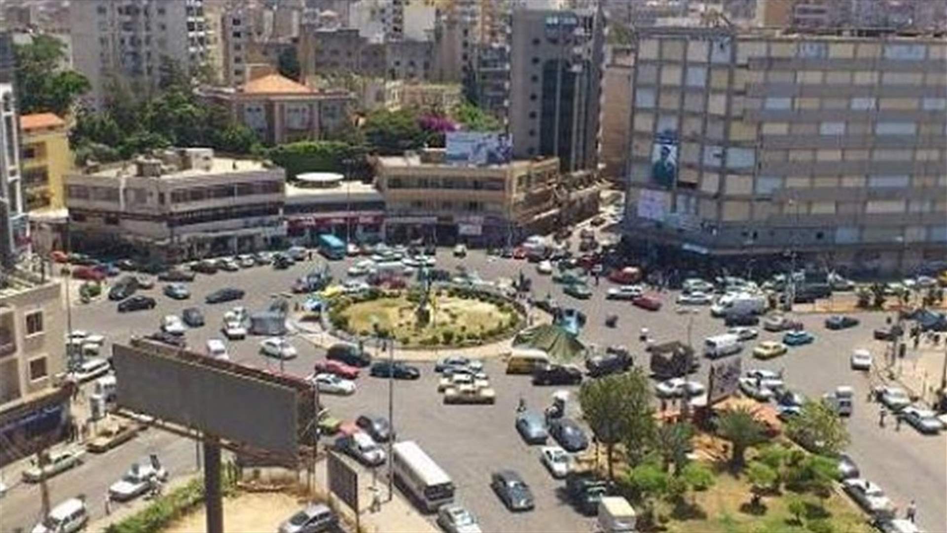 شبان تجمهروا أمام دارة كرامي في طرابلس ثم توجهوا الى مصرف لبنان