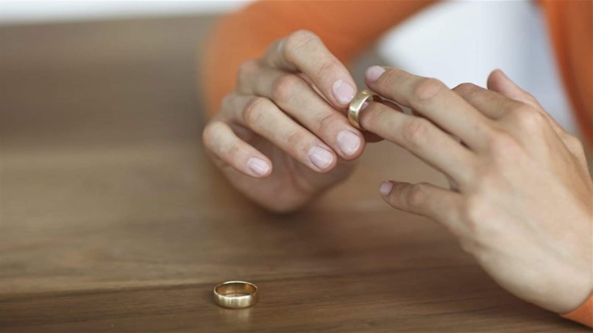 تركها زوجها فطالبته بإعادة كليتها التي تبرعت له بها