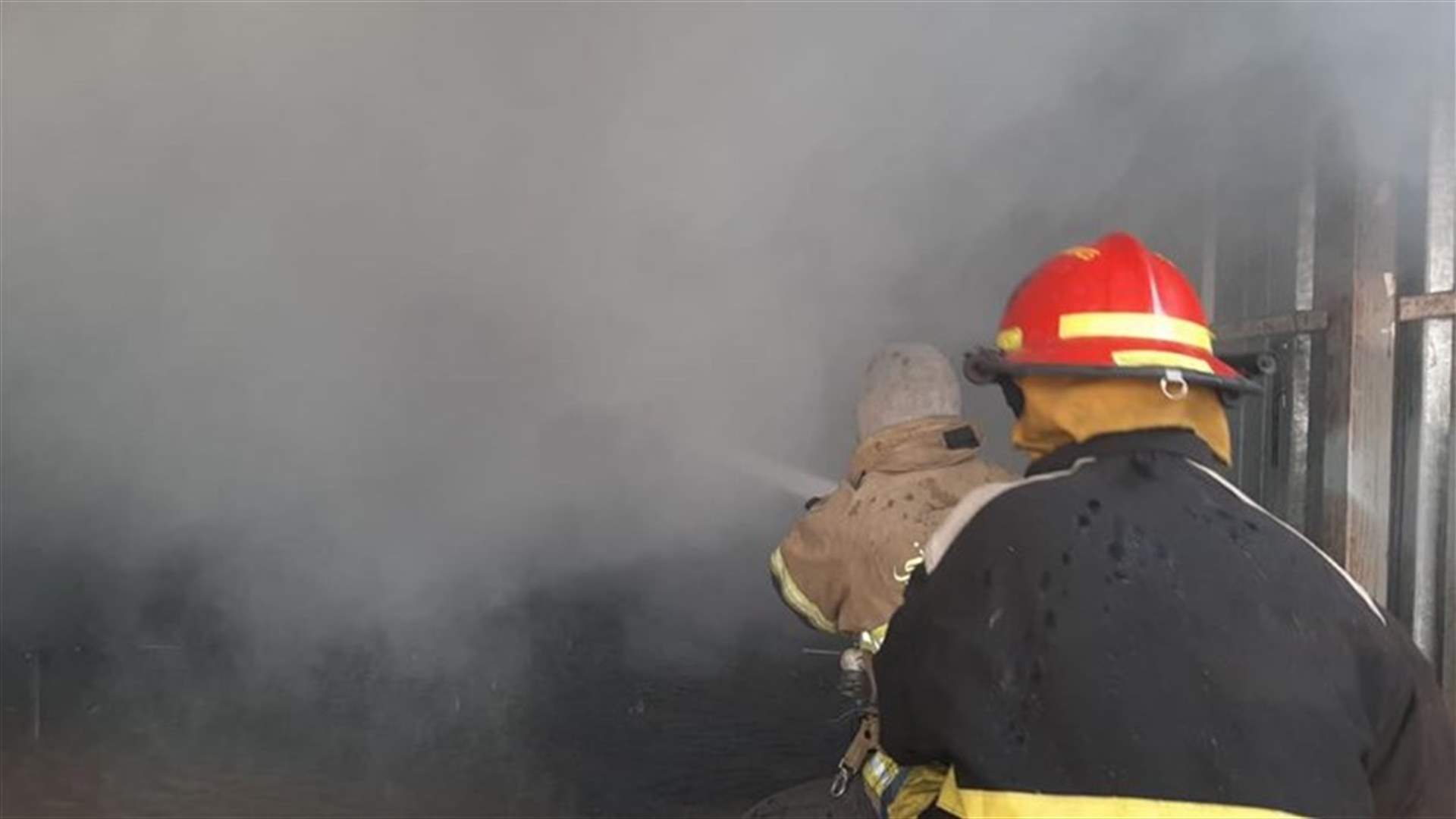 حريق داخل ورشة لطلاء السيارات في حصرايل... ومعالجة مصاب