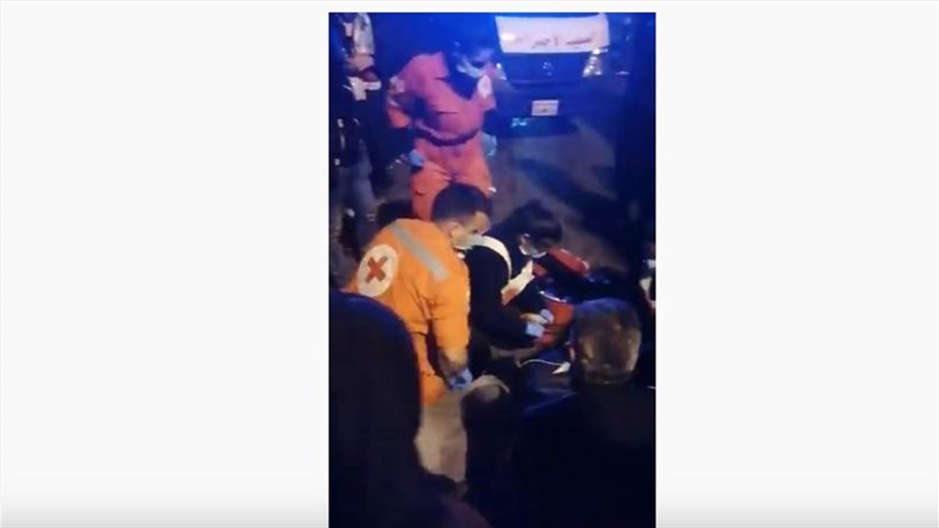 اصابة أحد المعتصمين على تقاطع برج الغزال بحادث صدم (فيديو)