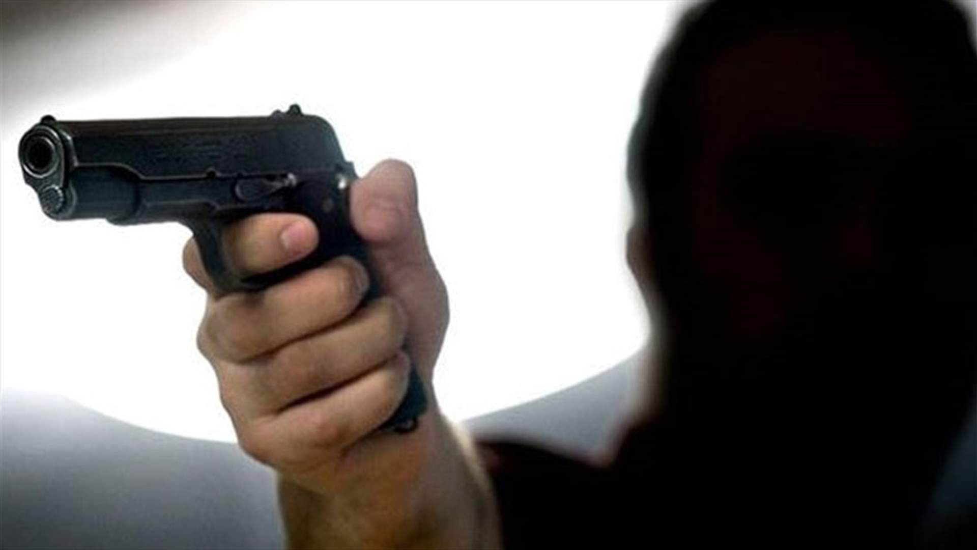 اقتادوه بقوة السلاح الى محطة محروقات في دورس وأرغموه على فتح الخزنة ...