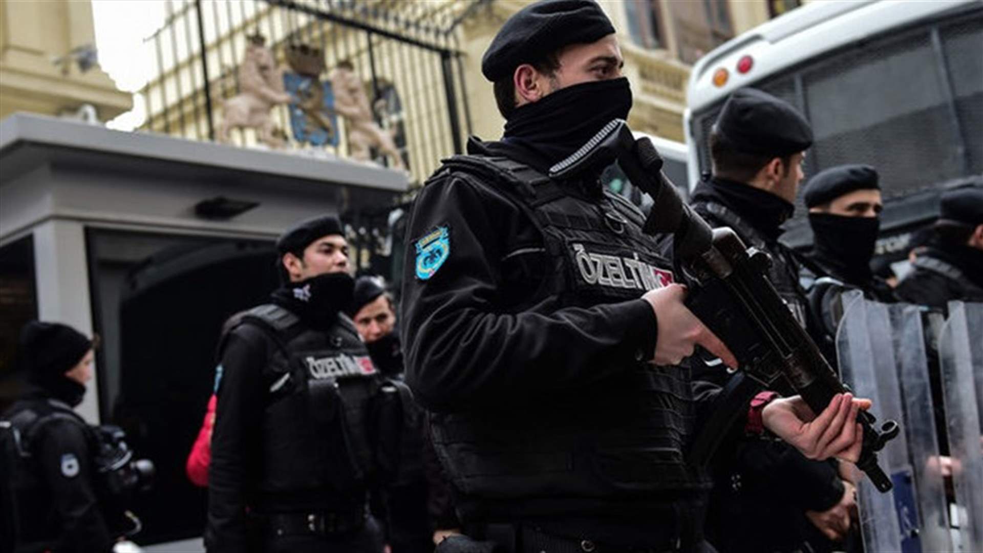 تركيا تأمر باعتقال 228 للاشتباه في صلاتهم بفتح الله غولن