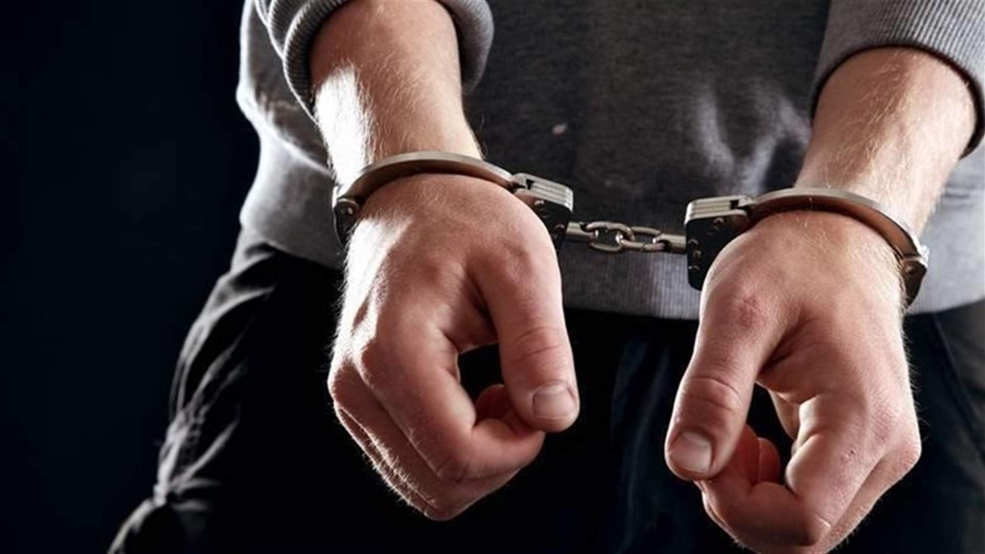 موظّف دليفري يقبّل ربّة منزل في دبي... فحُكم عليه بالسّجن!