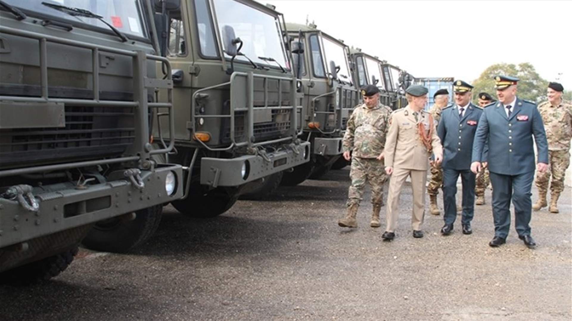 احتفال بتسلم هبة قدمتها السلطات الهولندية الى الجيش