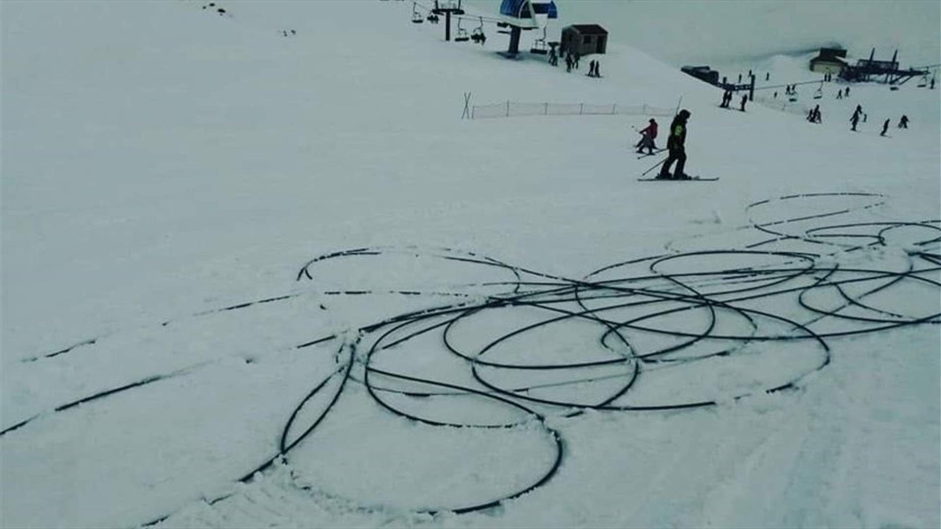 Military helicopter hits zip line cable in Kfardebian-[VIDEO]