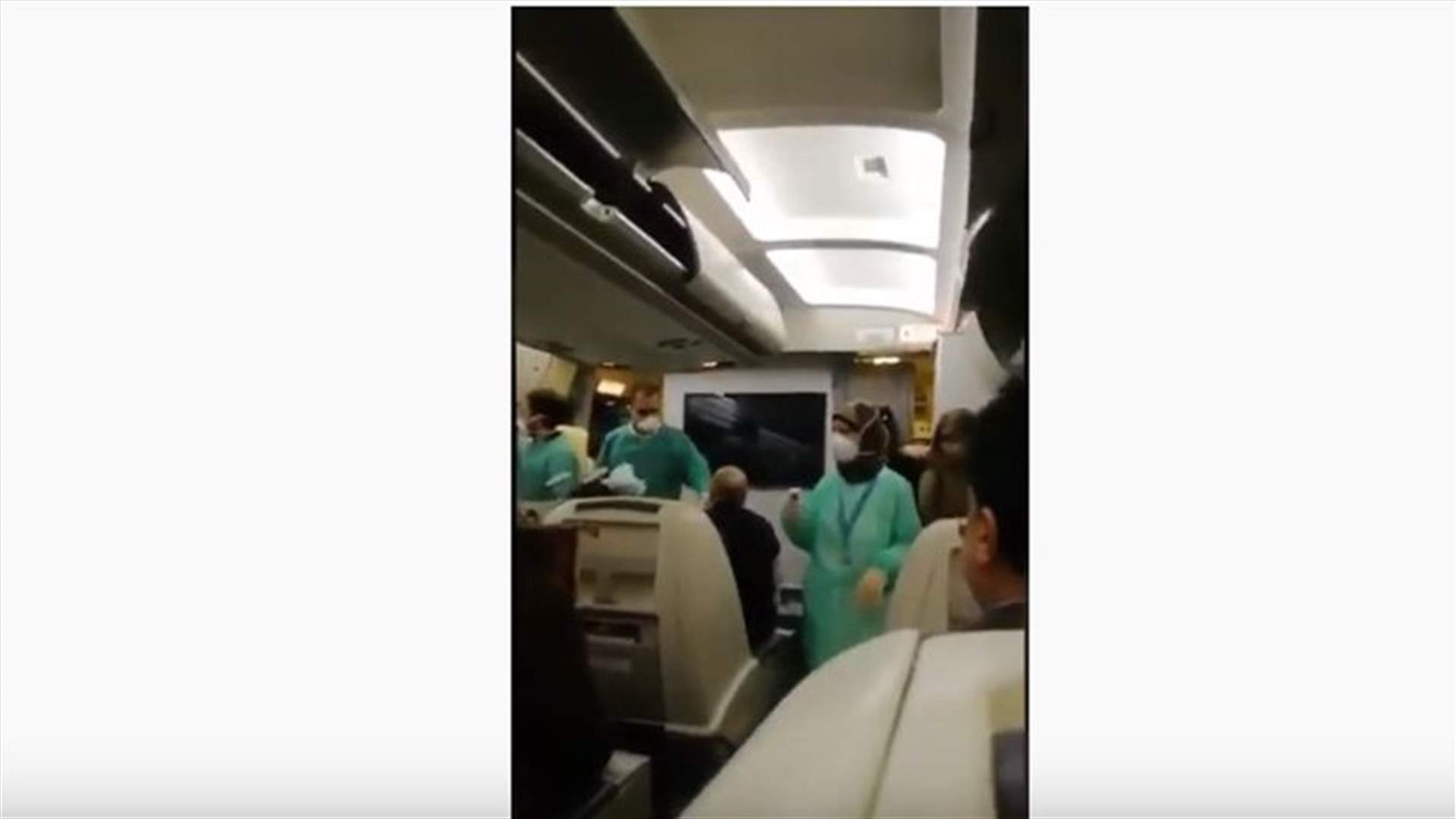 فيديو للحظة كشف الفريق الطبي على ركاب الطائرة الآتية من مدينة قم الايرانية (فيديو)